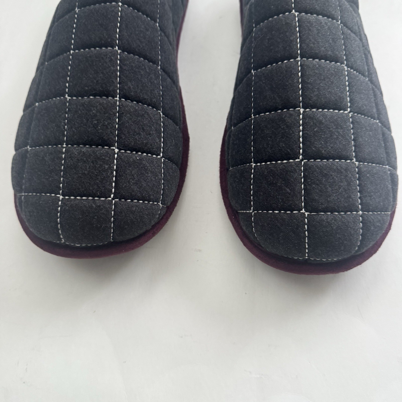 Dearfoams Quilted Clog Slippers Men M 9-10 Charcoal Grey Maroon House Shoes