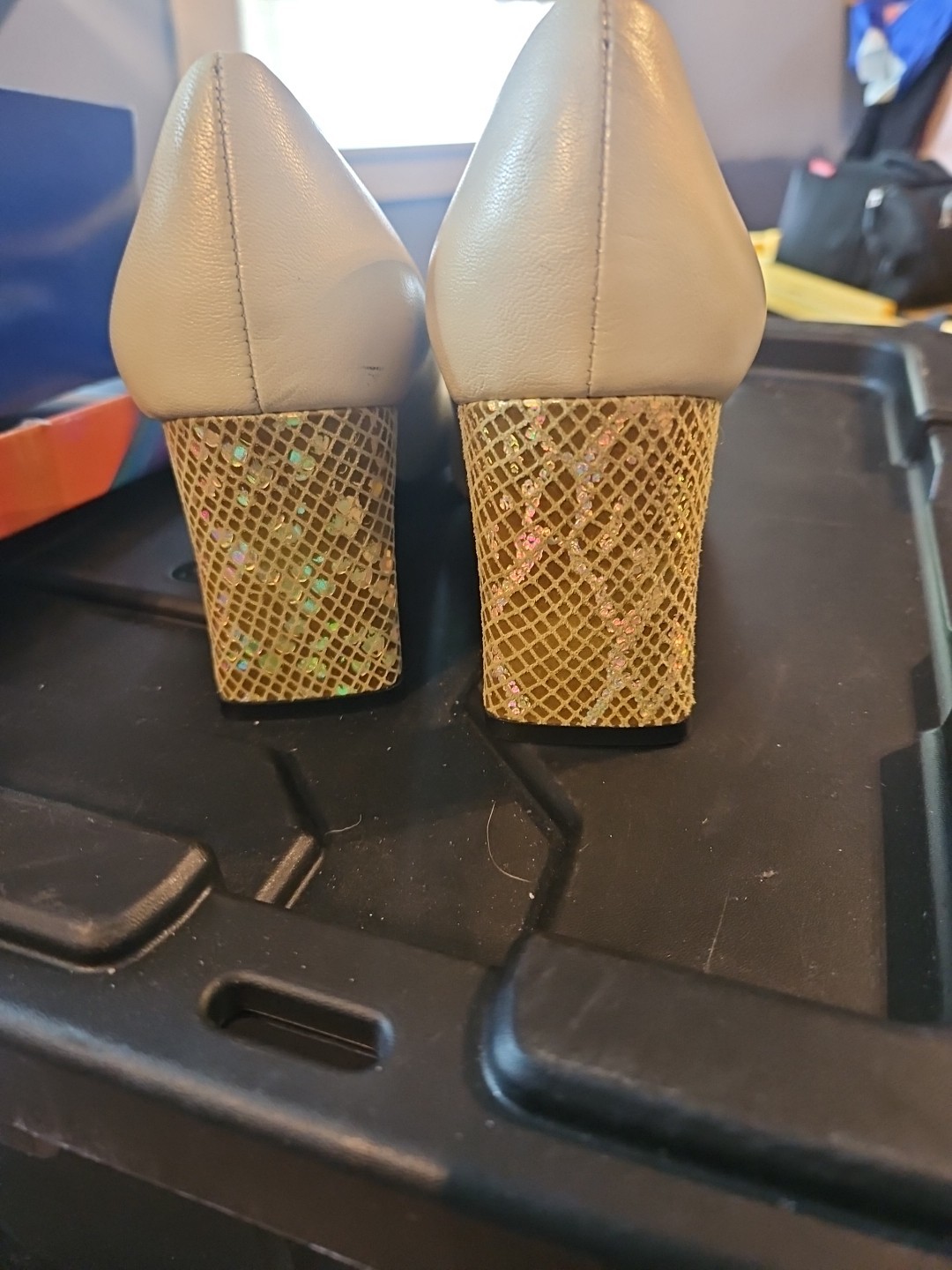 Bellini Embossed Snake Shoes Heels Size 8.5 Gold EUC, NWT