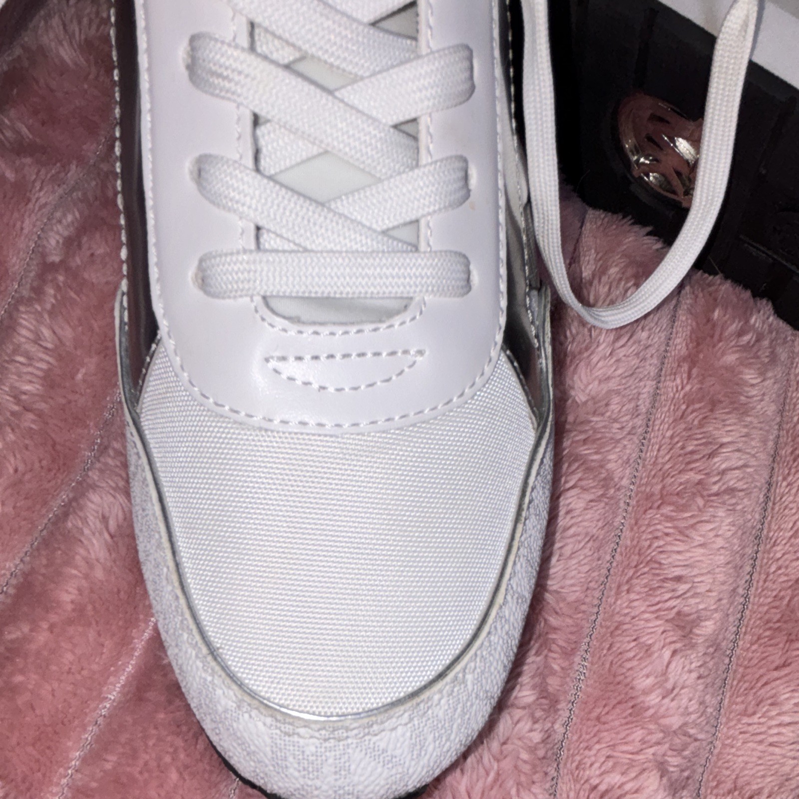 Michael Michael Kors Women’s Low Top Lace-Up Sneakers White/Black/Silver Logo