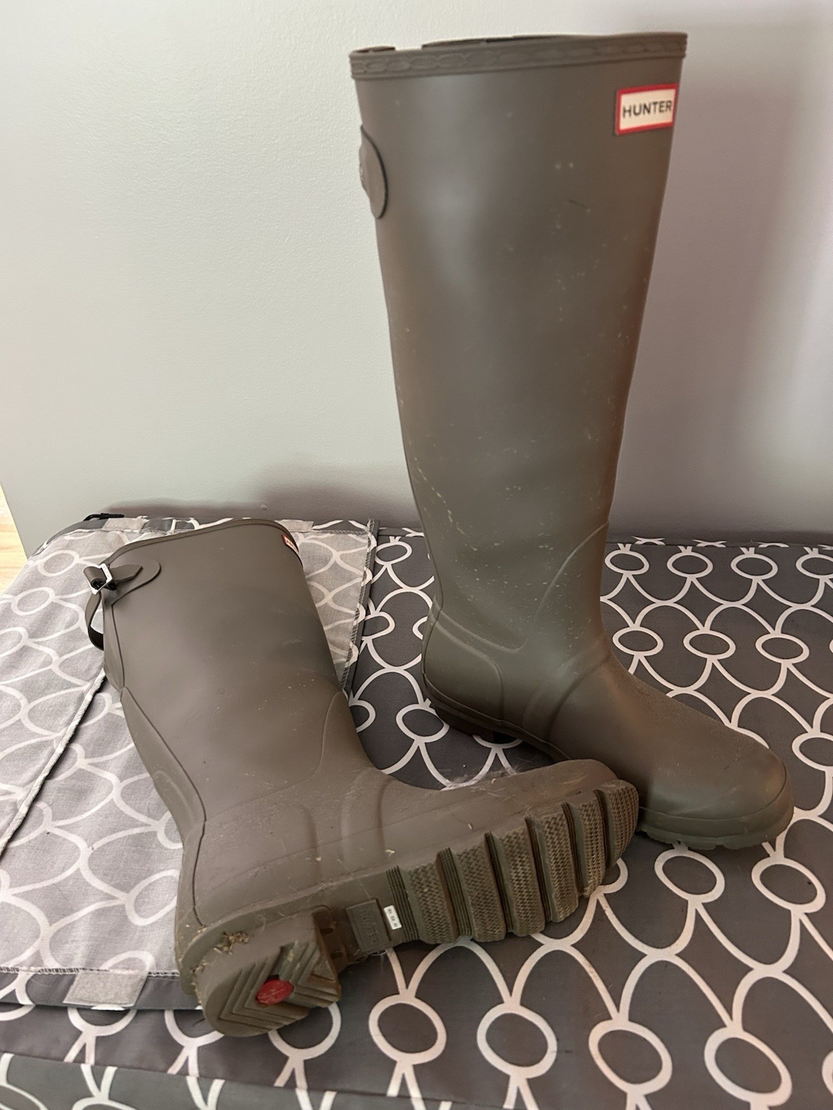 Hunter Women’s Beige Waterproof Knee High Rubber Rain Boots Buckle Strap 8