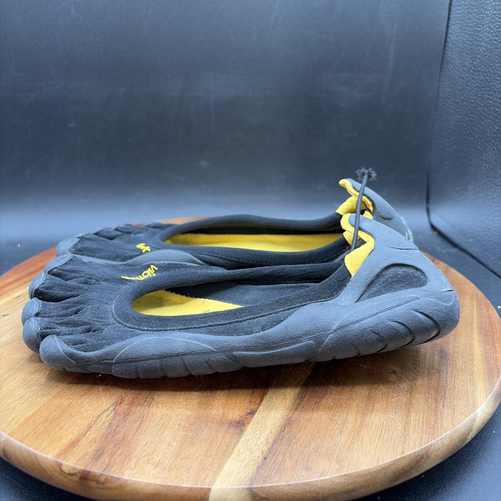 Vibram FiveFingers Womens Size 8.5 Barefoot Running Shoes Black Yellow W108 EU39