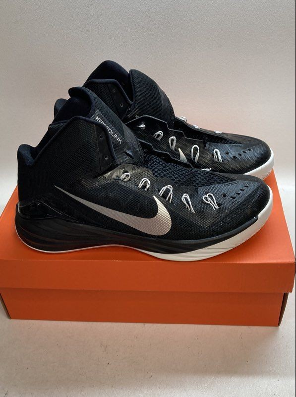 Nike Hyperdunk 2014 Black Metallic Silver Basketball Shoes Women’s Size 10