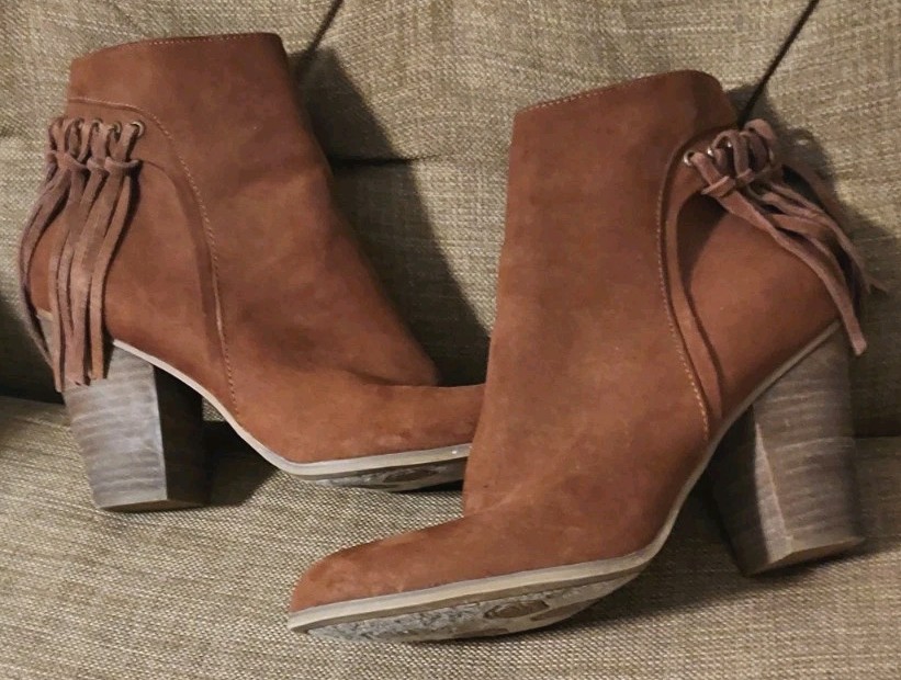 Carlos Santana TWILIGHT Sz 9.5 Brown Suede Leather Ankle Booties Heel Fringe