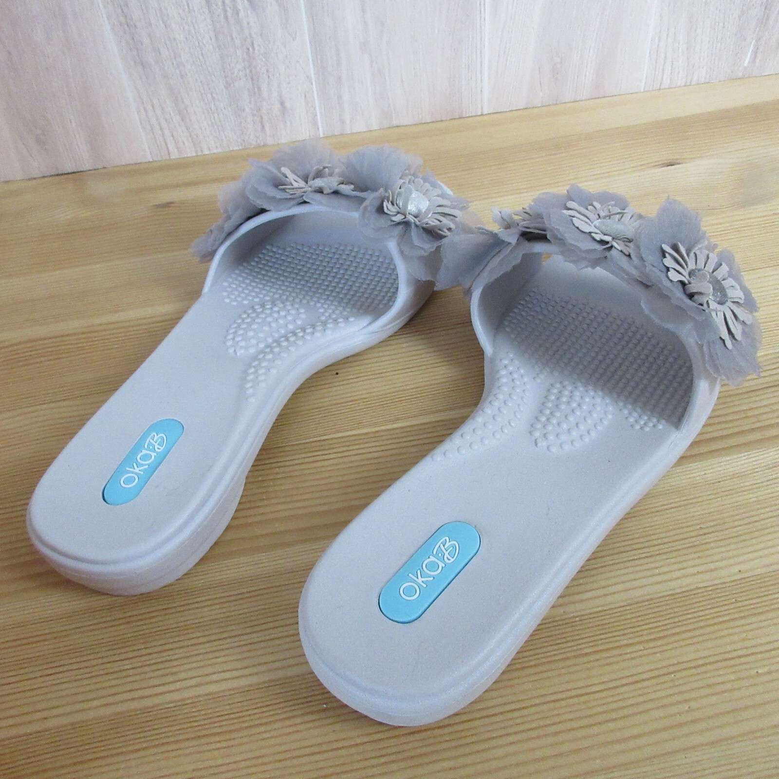 Oka-B Catalina Womens size 5.5, 6, 6.5 Gray Floral Flip Flops Slide Sandals