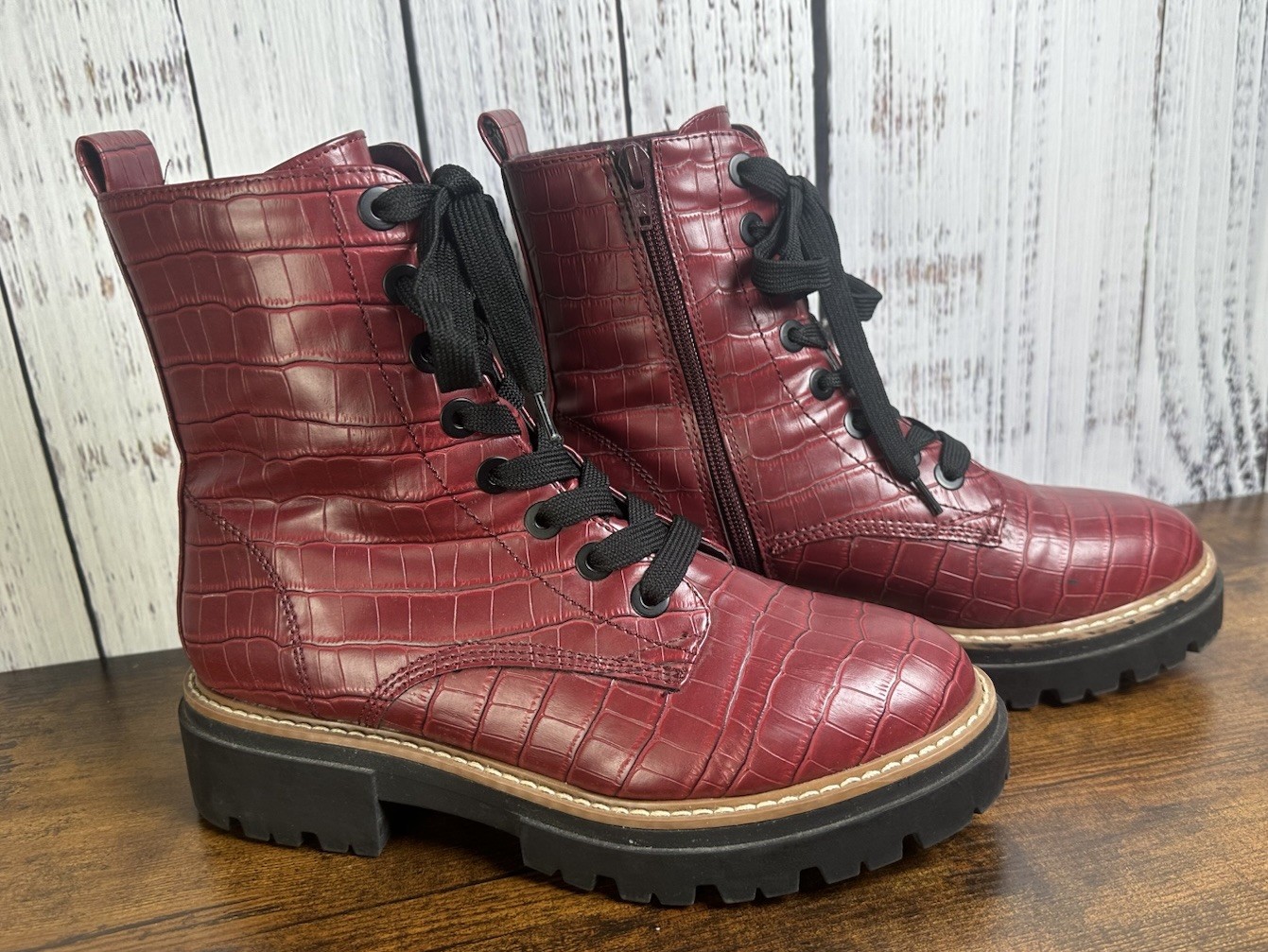 Sun + Stone Women’s Burgundy Lug Sole Combat Boots Size 8 Lace Up Zip Up Grunge