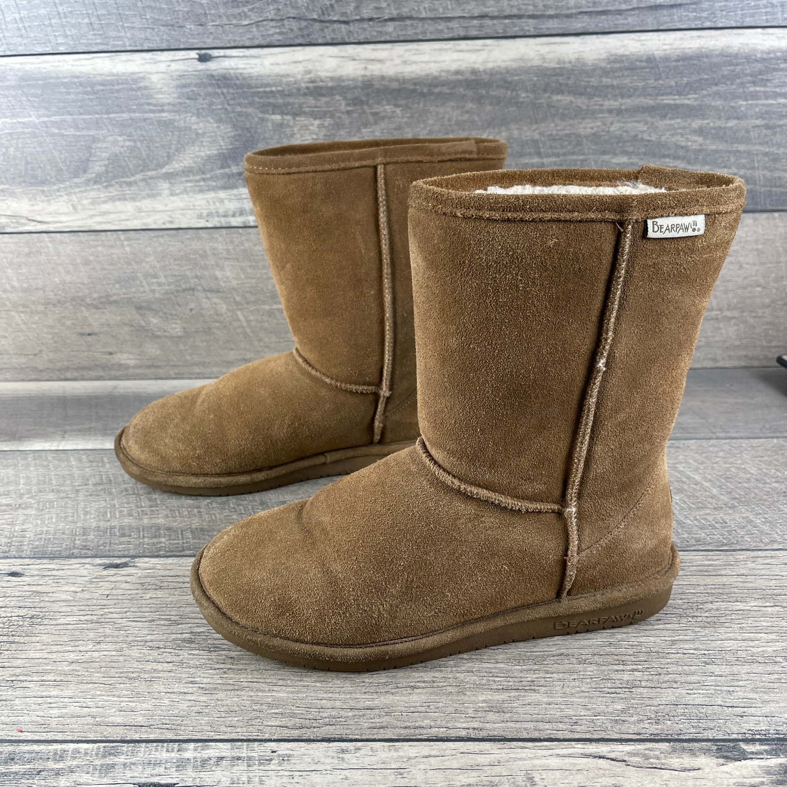 Bearpaw Emma Short 608W Women’s Tan Suede Sheepskin Wool Lined Boots Size US 10
