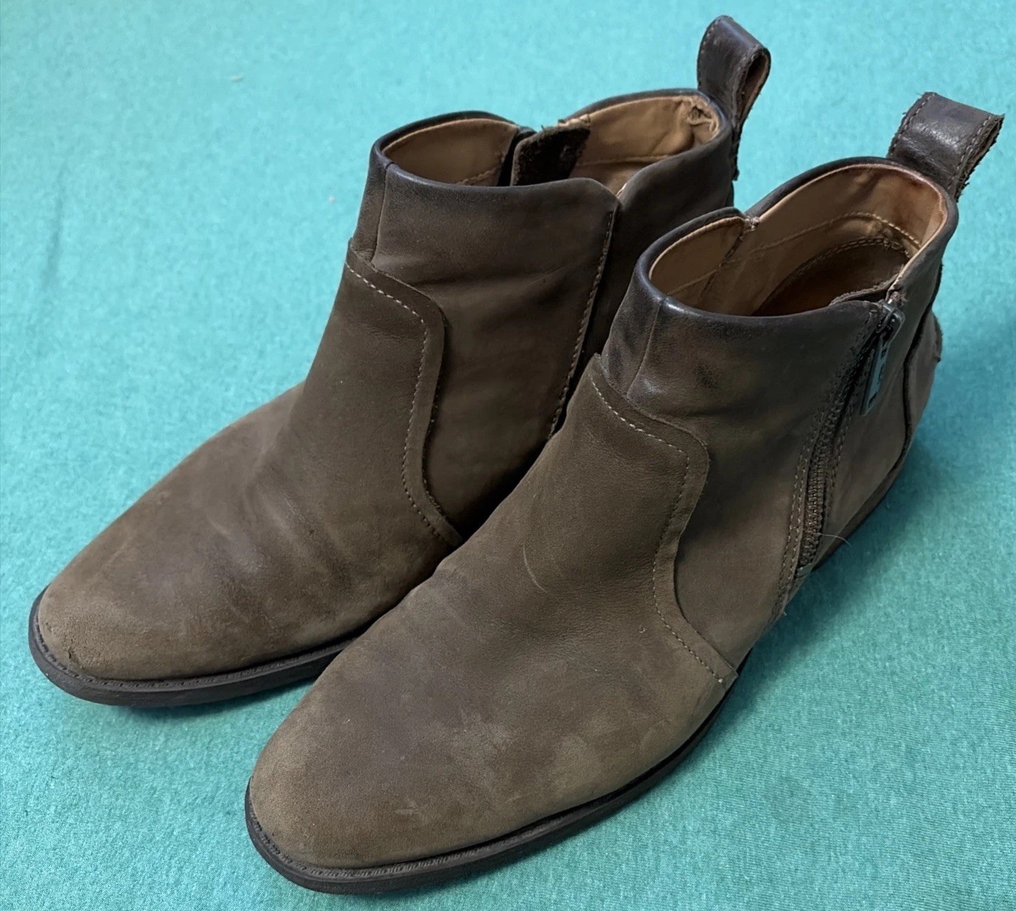 Ugg Women’s Short Brown Booties Boots Size 9 See Photos For Condition.