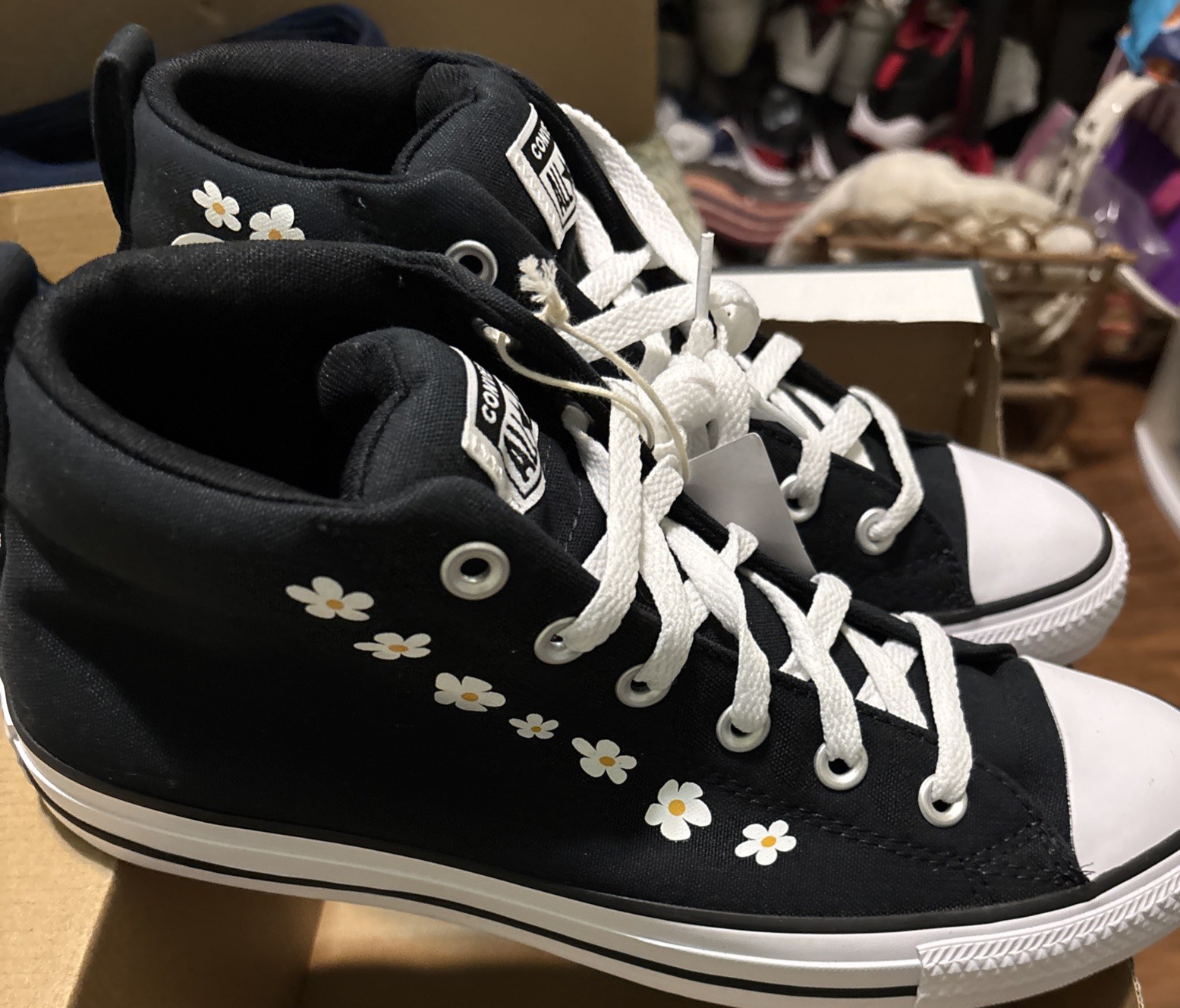 Black Embroidered Flower Converse High Top Chuck Size 8 Men 10 Women Shoes NEW