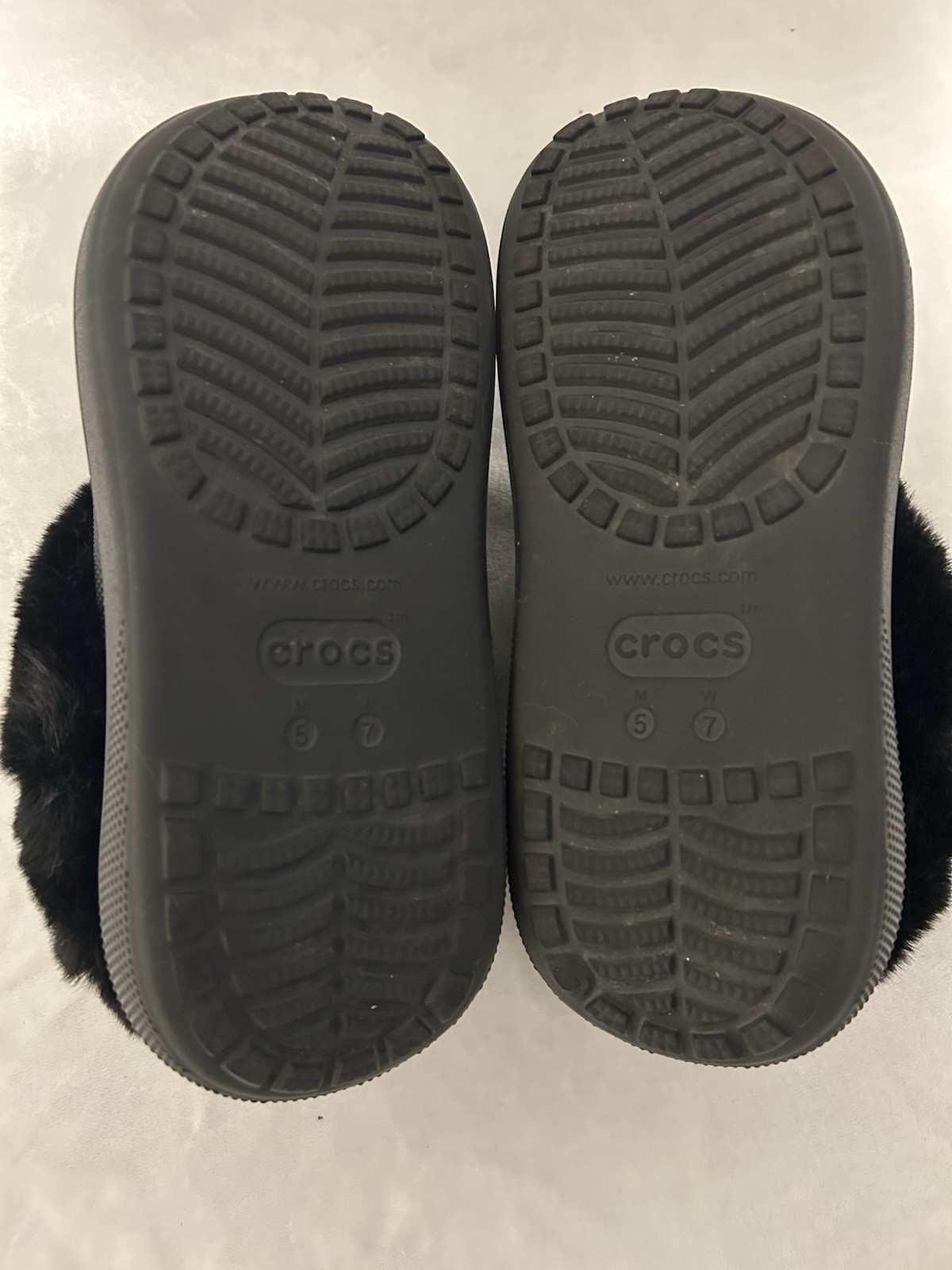 Crocs Furever Crush Lined Platform Clog Black Faux Fur Women’s 7 Men’s 5