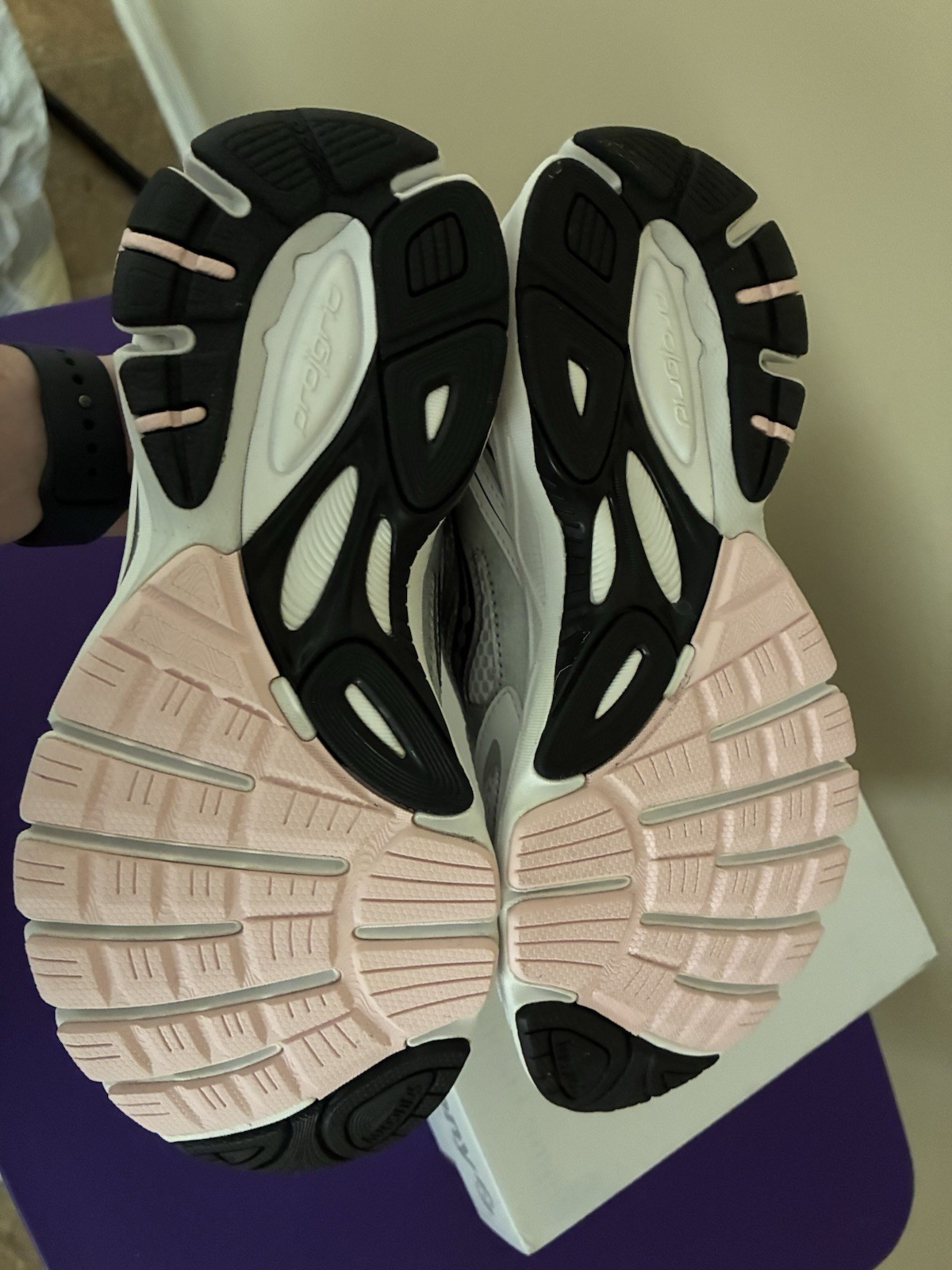 NIB Sz 7.5M Saucony Progrid Guide 7 White/Pink Women’s Running Shoes