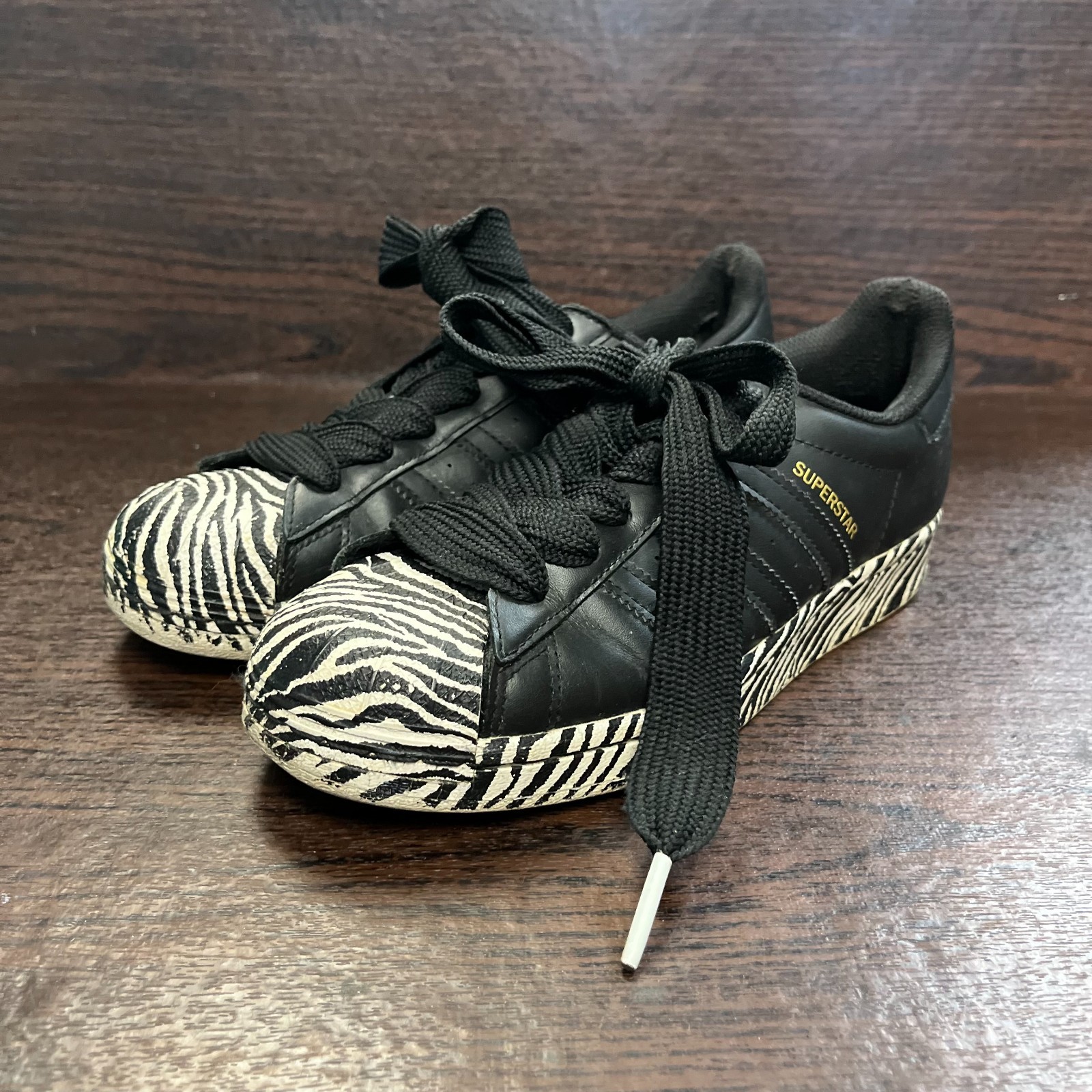 Adidas Womens Superstar Sneakers Size 6 Black Zebra Stripe Print Shell ToeFV3448