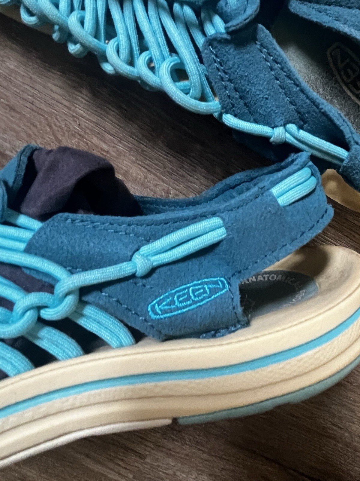 KEEN UNEEK Women’s Size 9 Turquoise Blue Woven Sport Sandals.