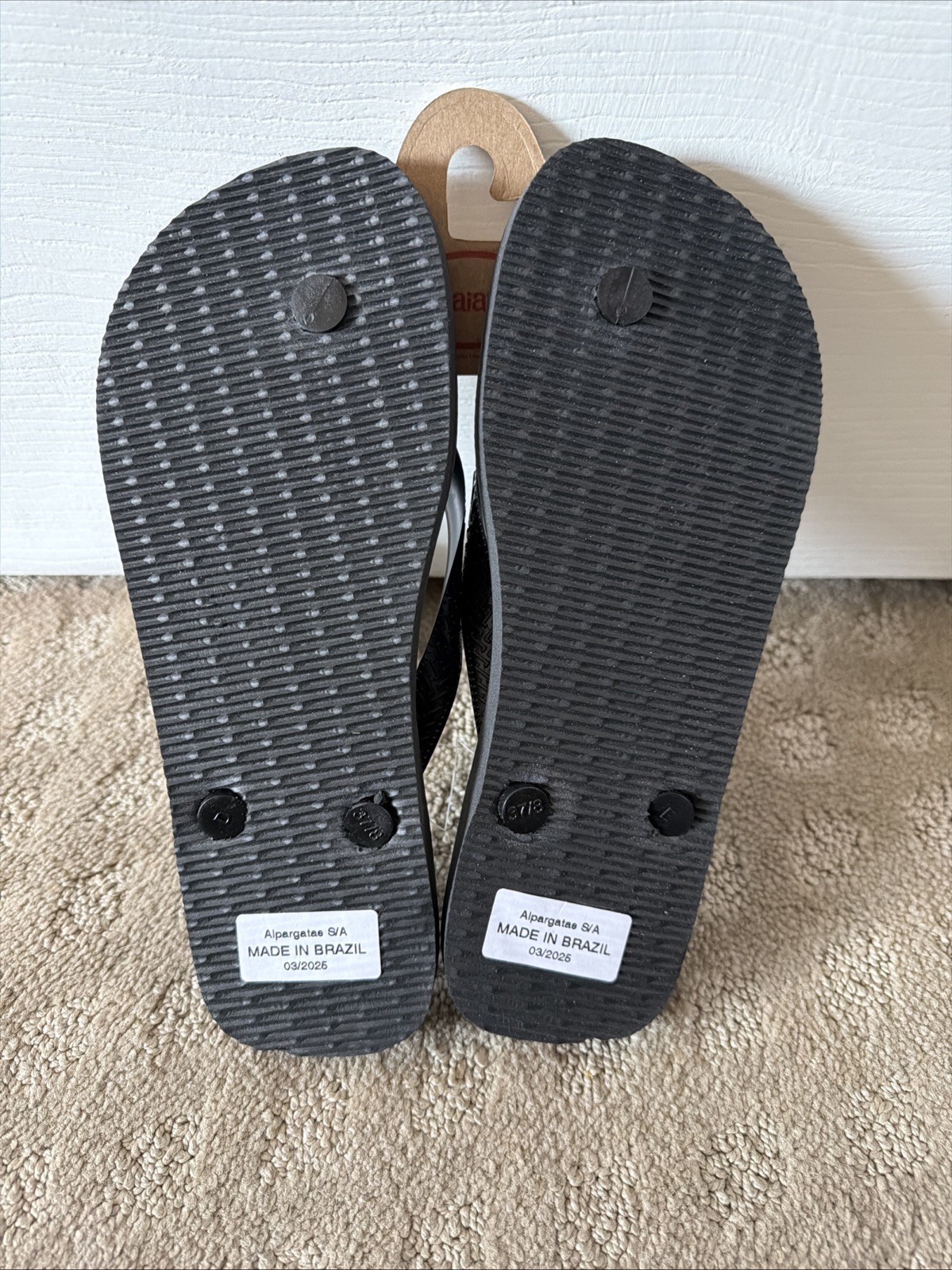 Havaianas Black Thong Flip Flop Slippers. Unisex. Size 7/8. NWT!