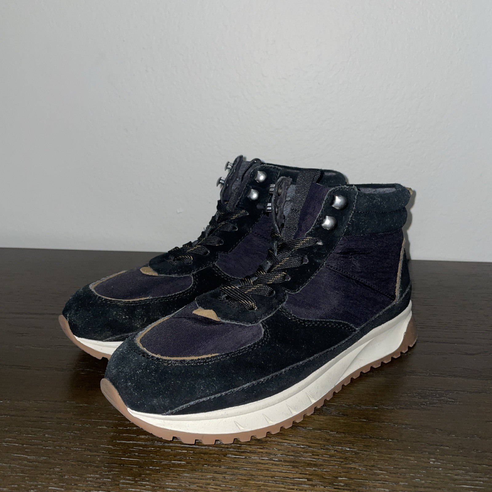 Madewell Sneaker Boot womens 7 Black Lace Up Nylon and Suede Water Resistant *