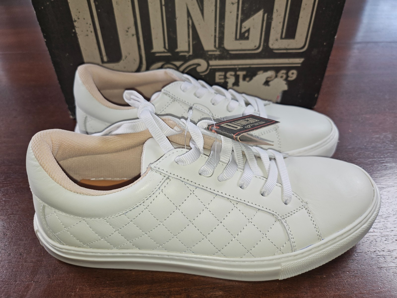 Dingo Valley Quilted Lace Up Womens Size 7.5 M White Sneakers Casual Shoes