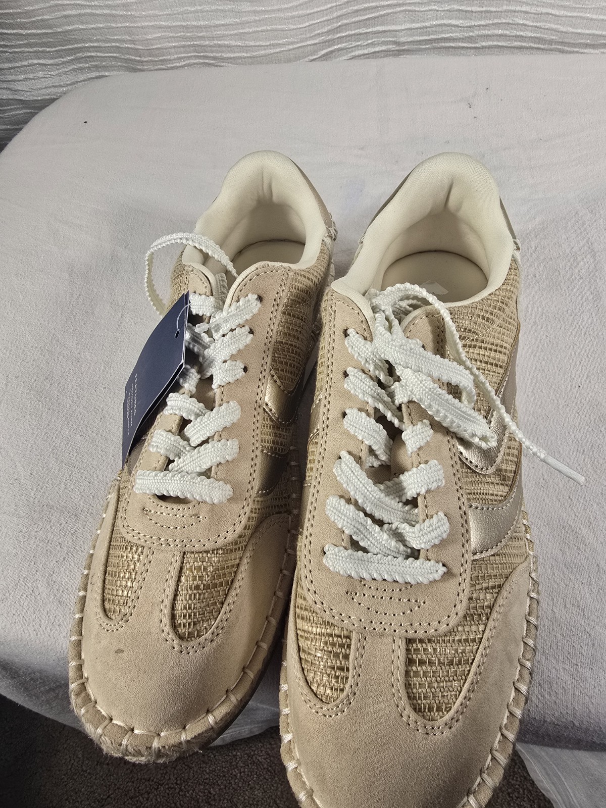 Universal Thread Womens Courtney Casual Fashion Sneakers Light Beige Size 8
