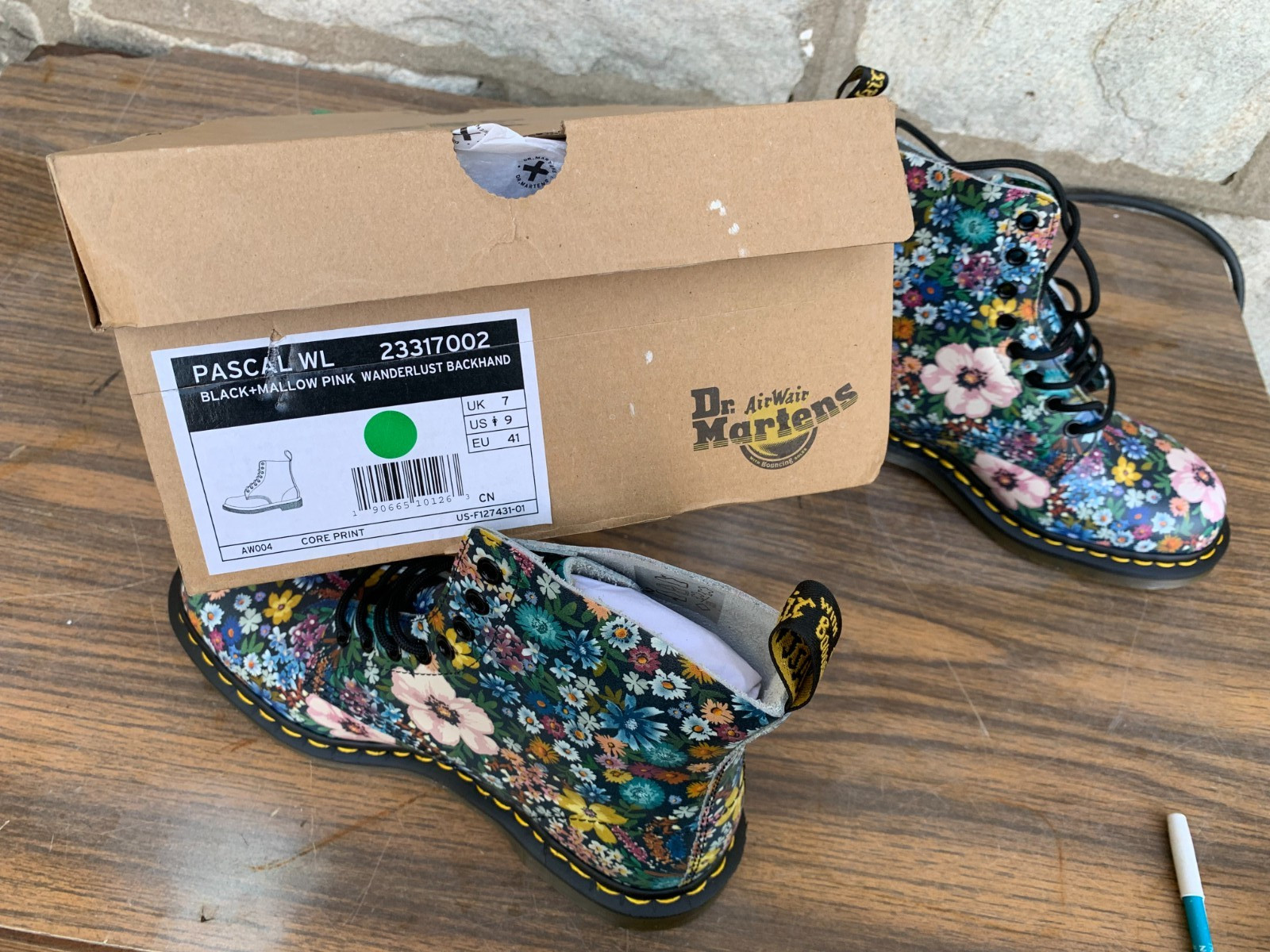Dr. Martens Pascal WL Air Walk Boots Black Mallow Pink Wanderlust Size 9 NIB