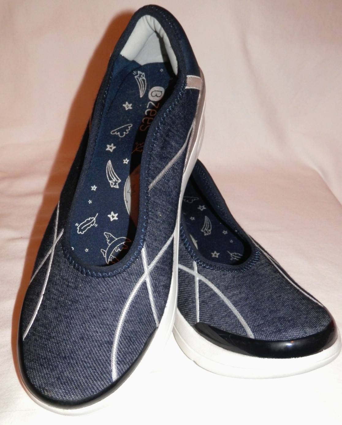 Bzees Ruby Washable Slip-on Comfort Walkers sz. 8M Navy Blue Denim/White Trim