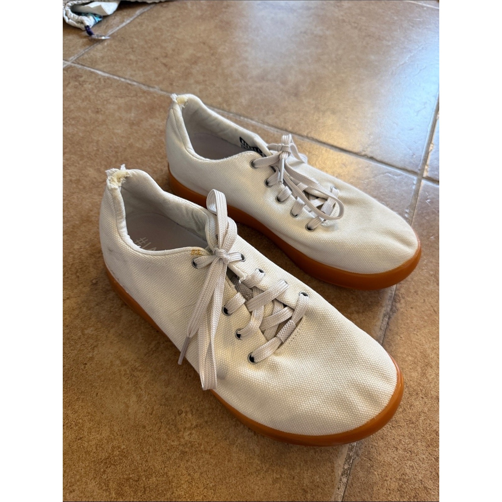 Women’s NoBull Outwork canvas cream gum sole cross training shoes sz 8.5