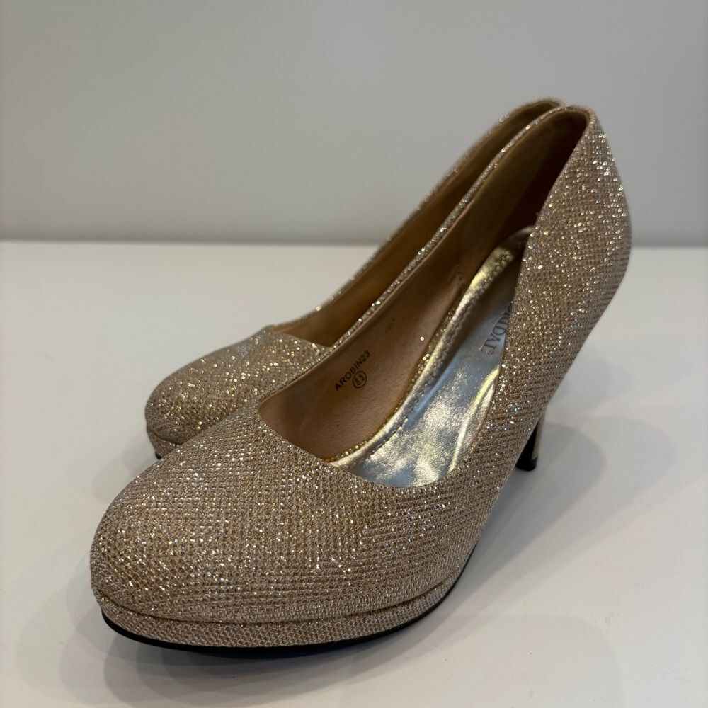 NIB David’s Bridal Women’s Gold Metallic Stiletto Heel Platform Pumps Size 8.5