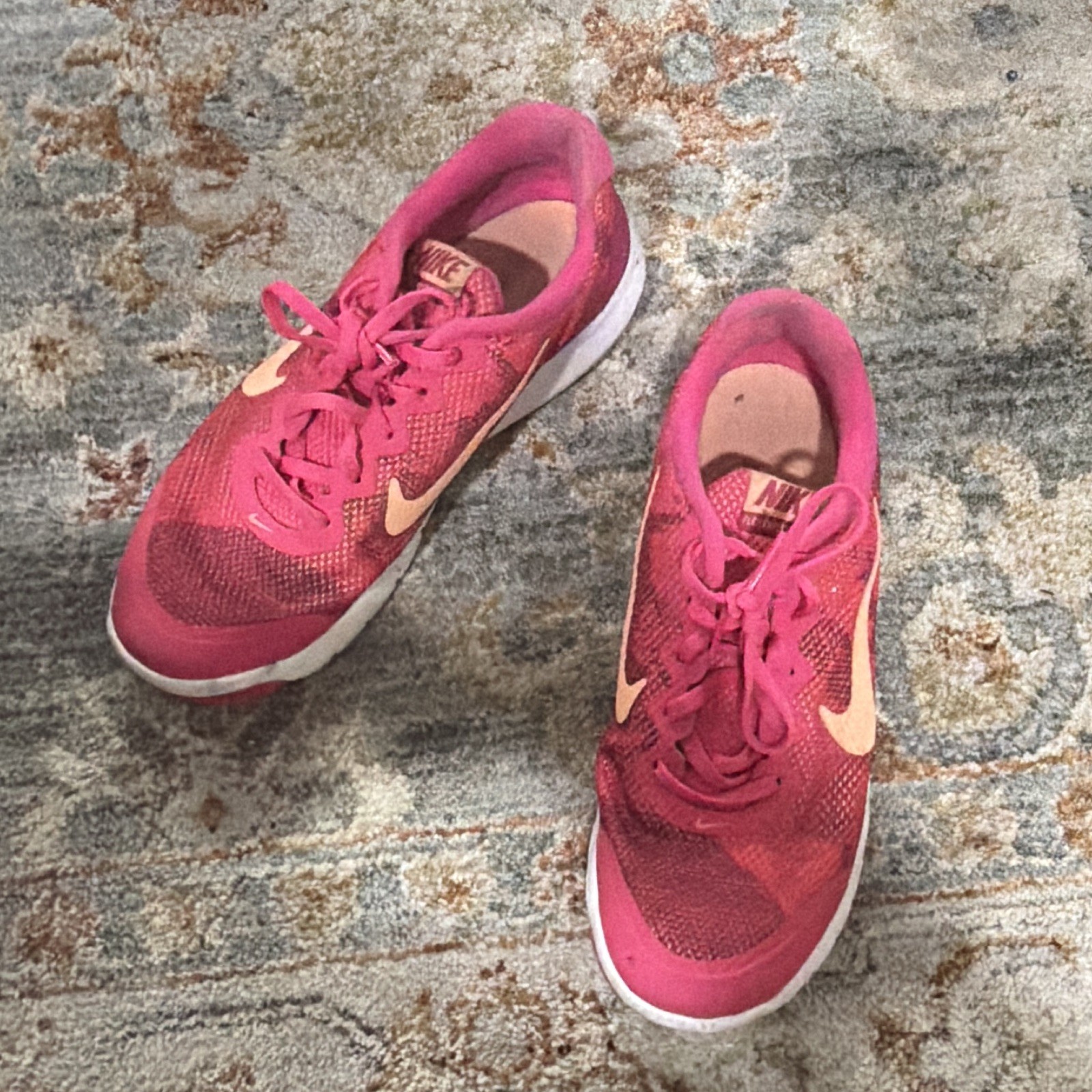 Nike Flex Experience RN 5 Women’s Pink/Beige Sneaker 844729-600
