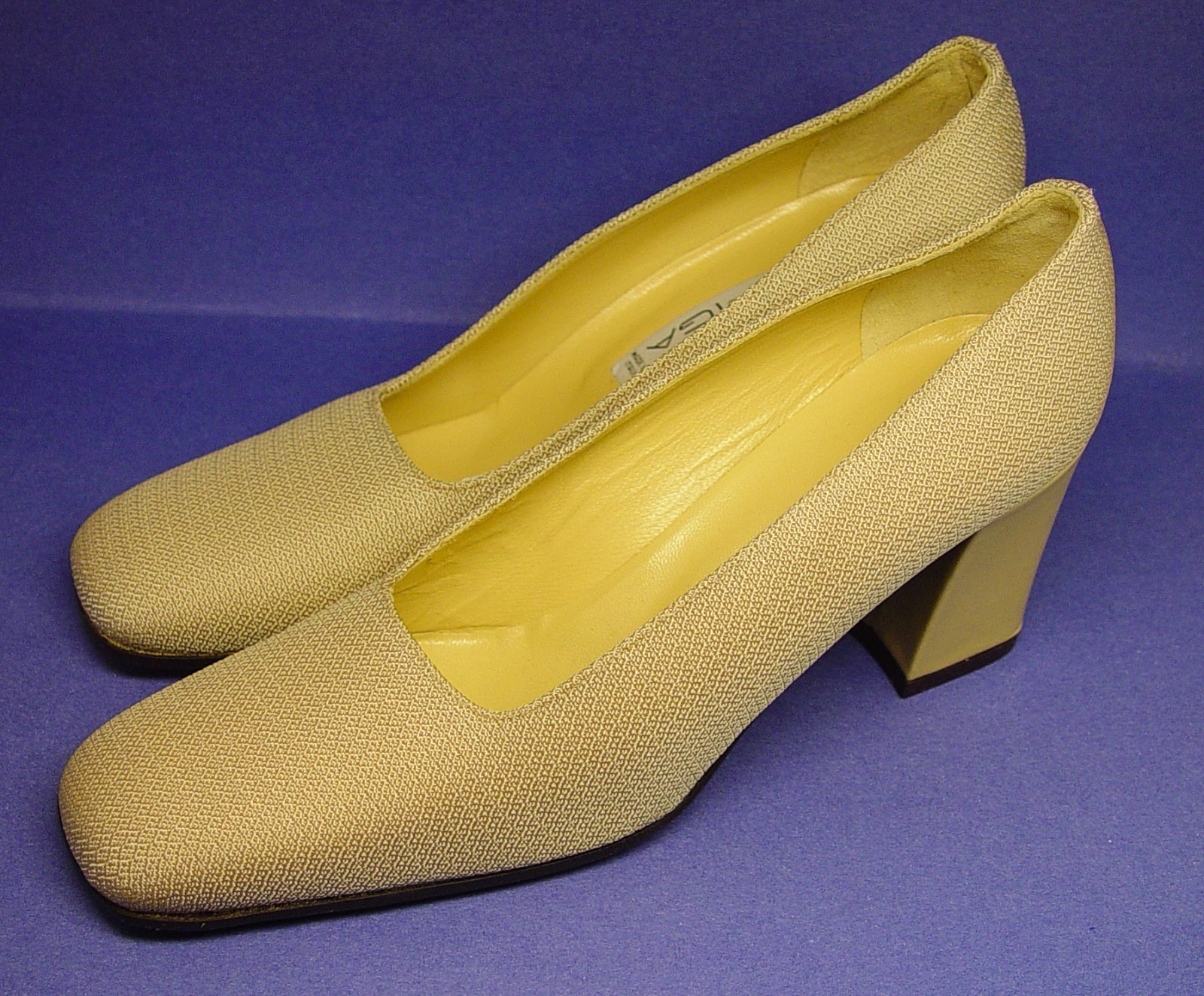 VIA SPIGA MADE IN ITALY 7.5AA BEIGE MICROFIBER 3″ PUMPS, LEATHER INSOLE, OUTSOLE