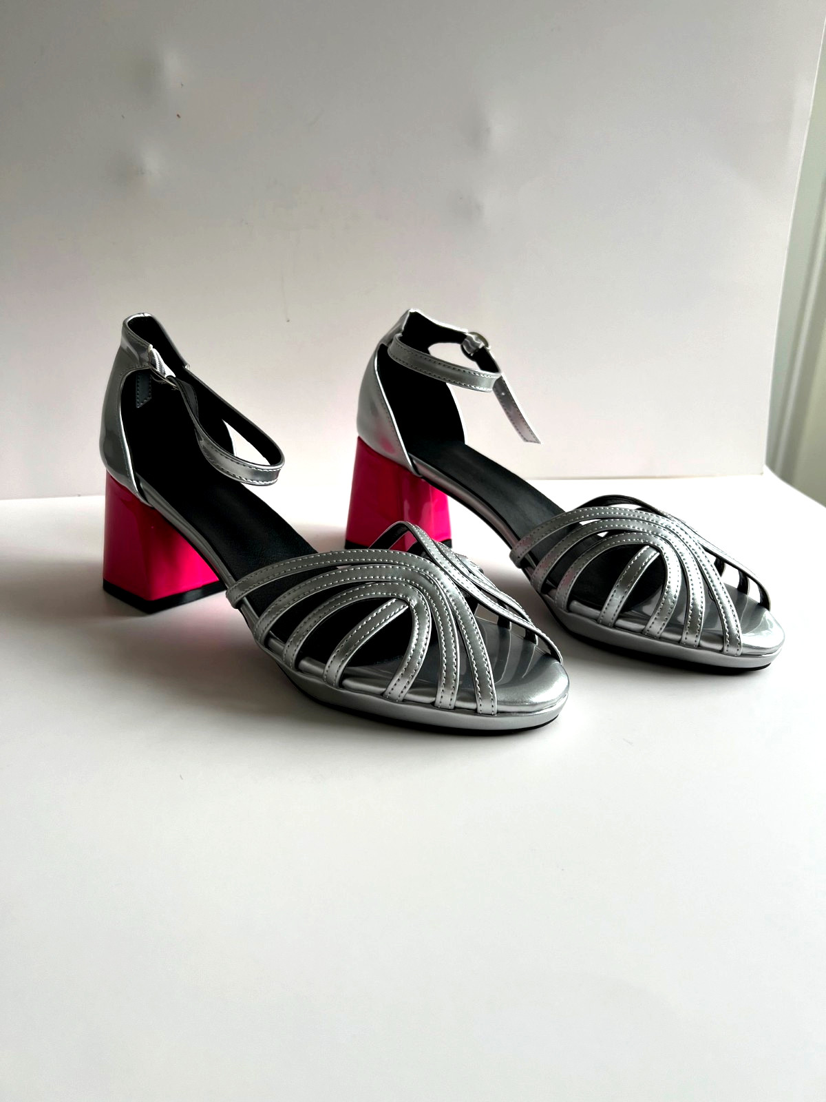 Naelle™ | Silver Shiny sandals with a chunky Pink heel and elegant buckle