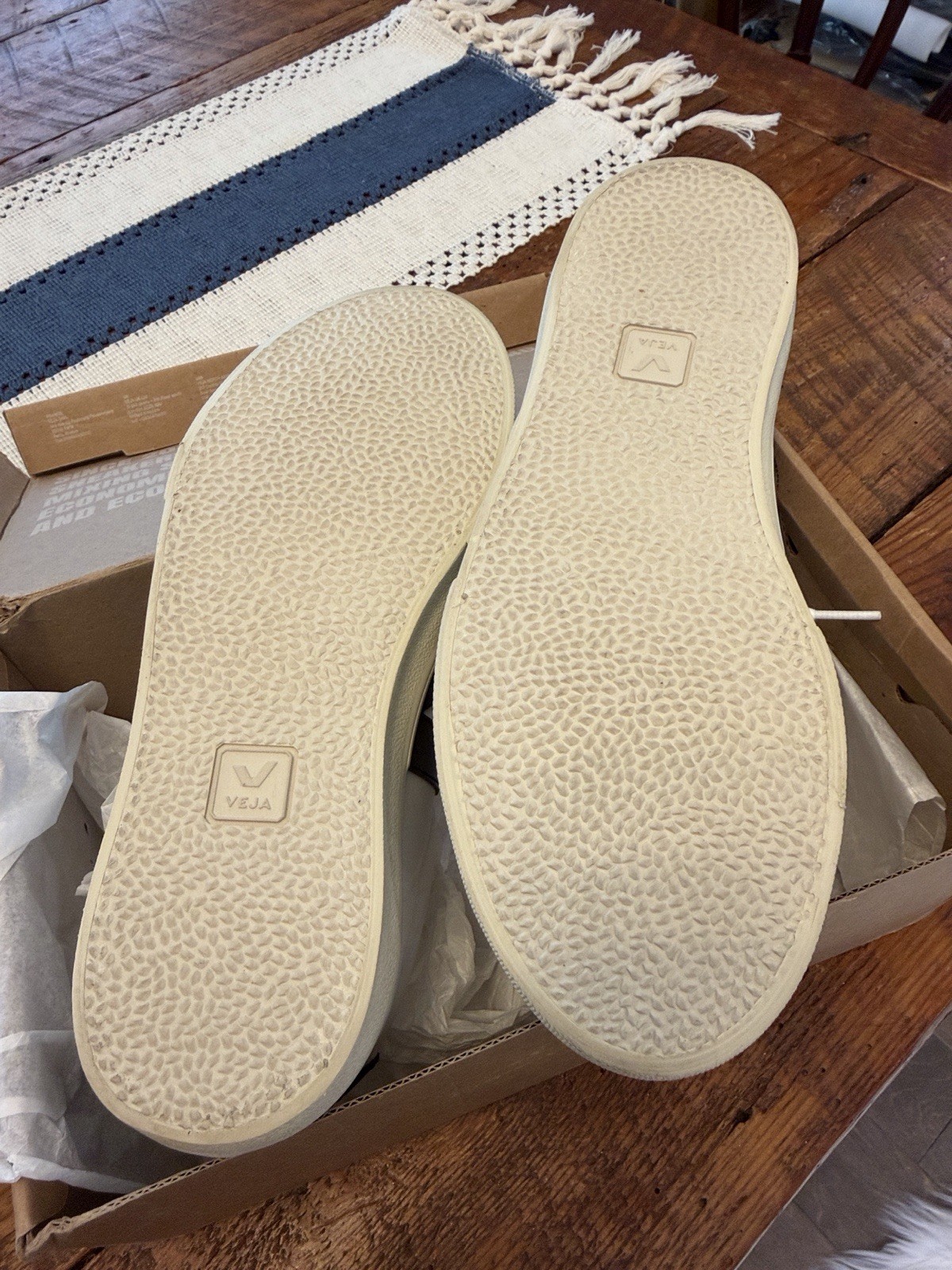 Size 8 – Veja Esplar Leather White Black W