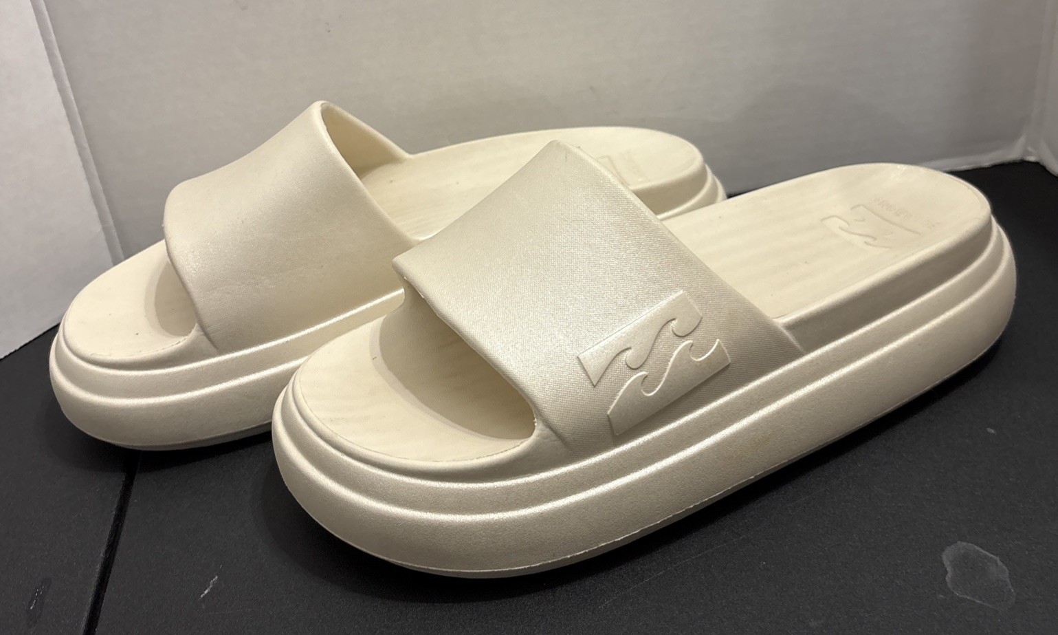 BILLABONG Platform Soft Cushion Slide Sandals Size 9 Cream Off White
