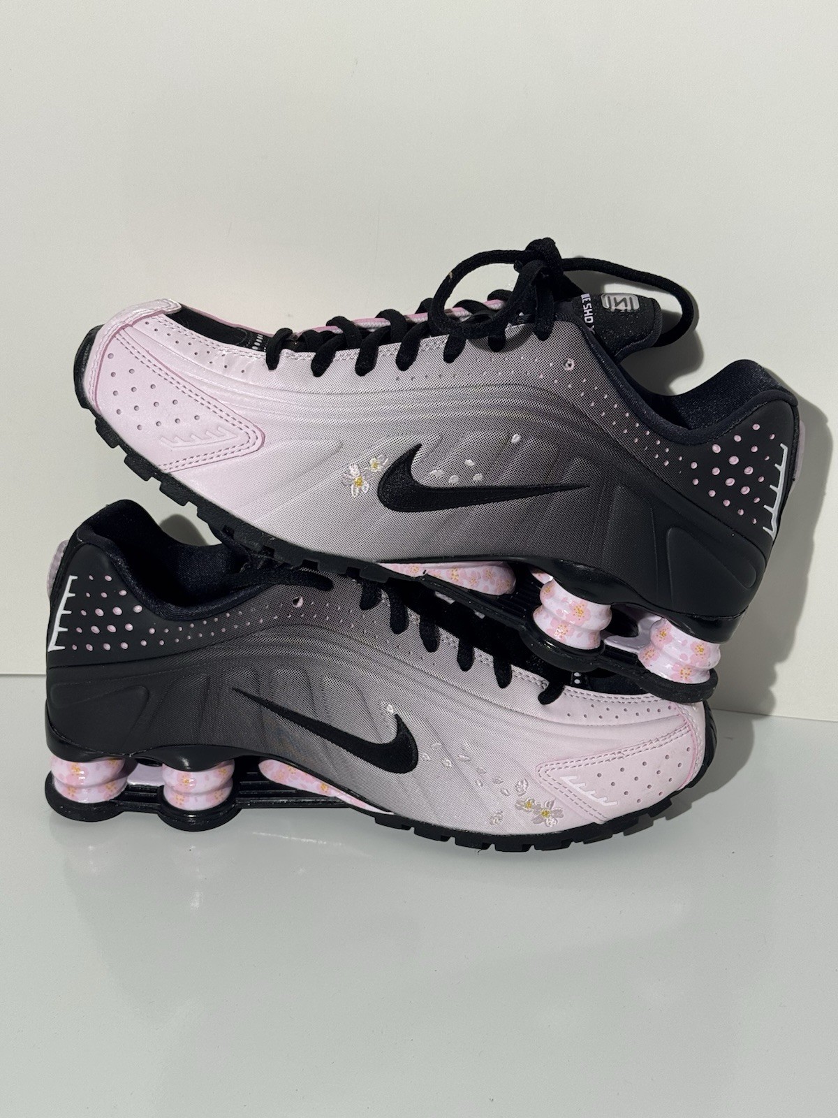 Nike Shox R4 «Sakura» Black Pink IB8872-600 Women’s Size 6.5 NEW Shoe Comfort