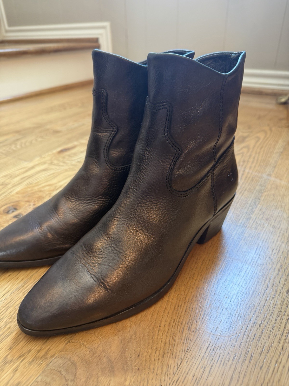 Frye Women’s Short Leather Booties Black-Size: 7.5M Block Heel Zip Up