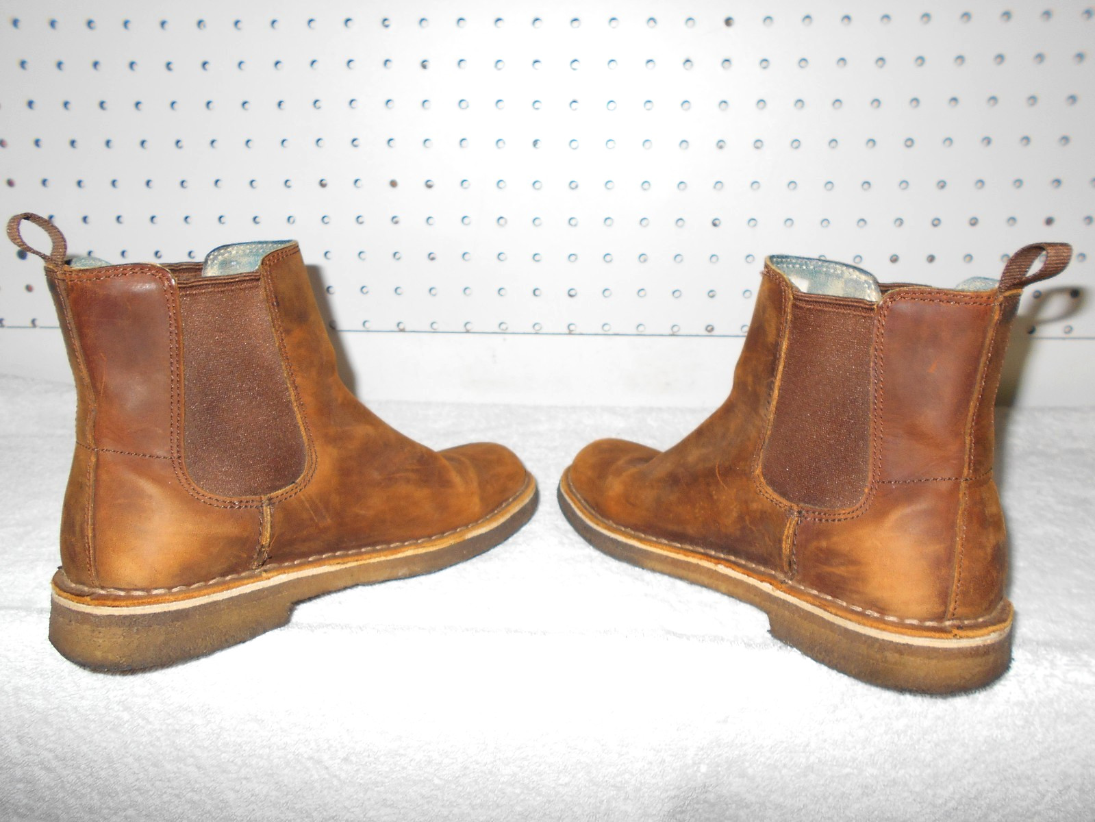 CLARKS ORIGINALS CREPE SOLE WOMENS USA 6.5 BROWN LEATHER DESERT BOOTS B3