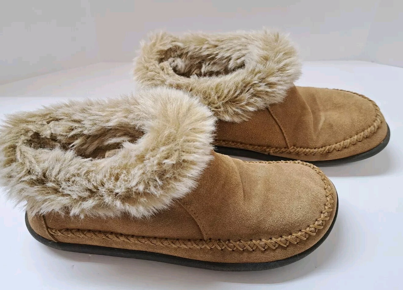 Women’s Magellan Outdoors Slip On Tan Boot Shoes Fur Lined Rugged Sole Size 6