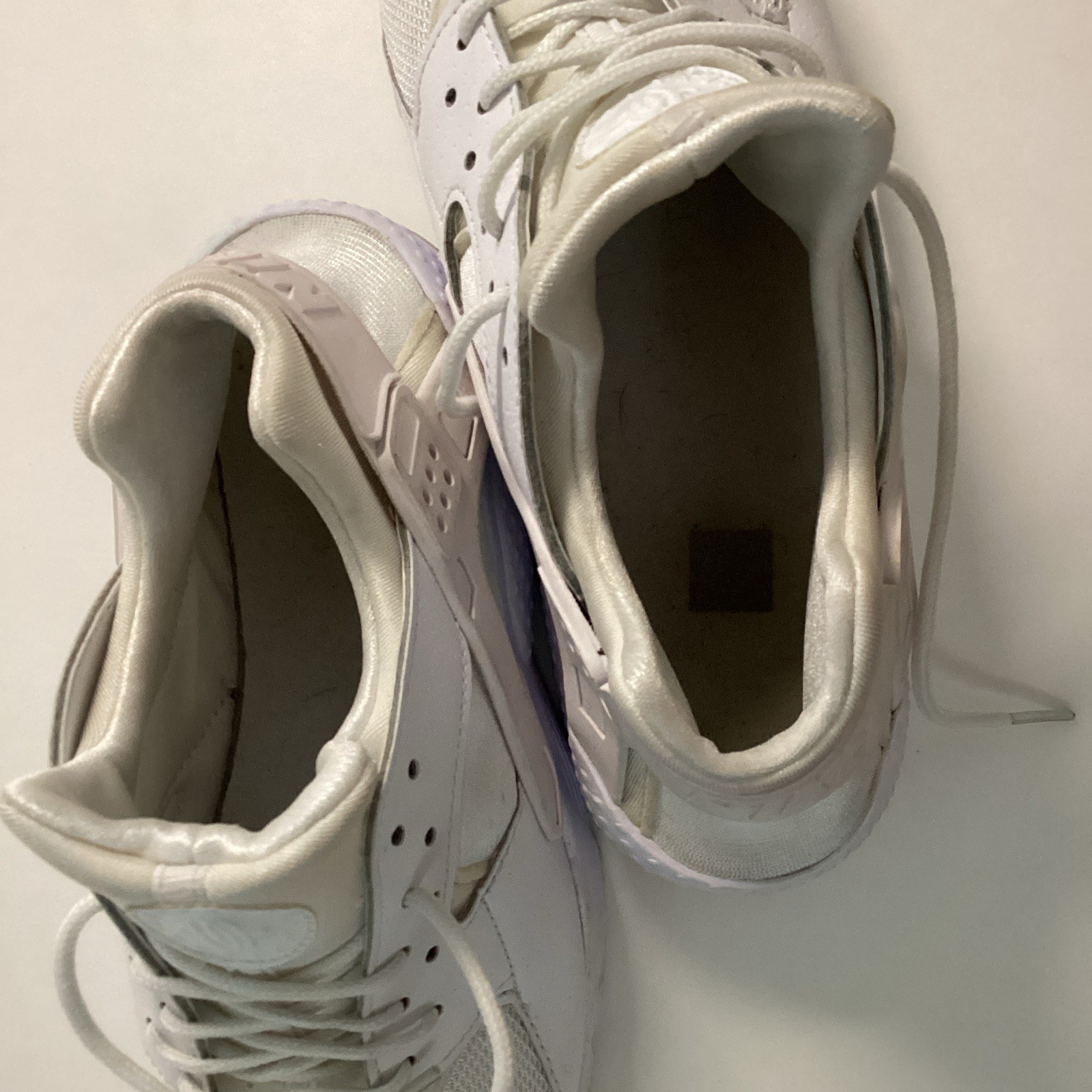 Nike Air Huarache Run Triple White Low Top Women’s Sneakers 634835-108