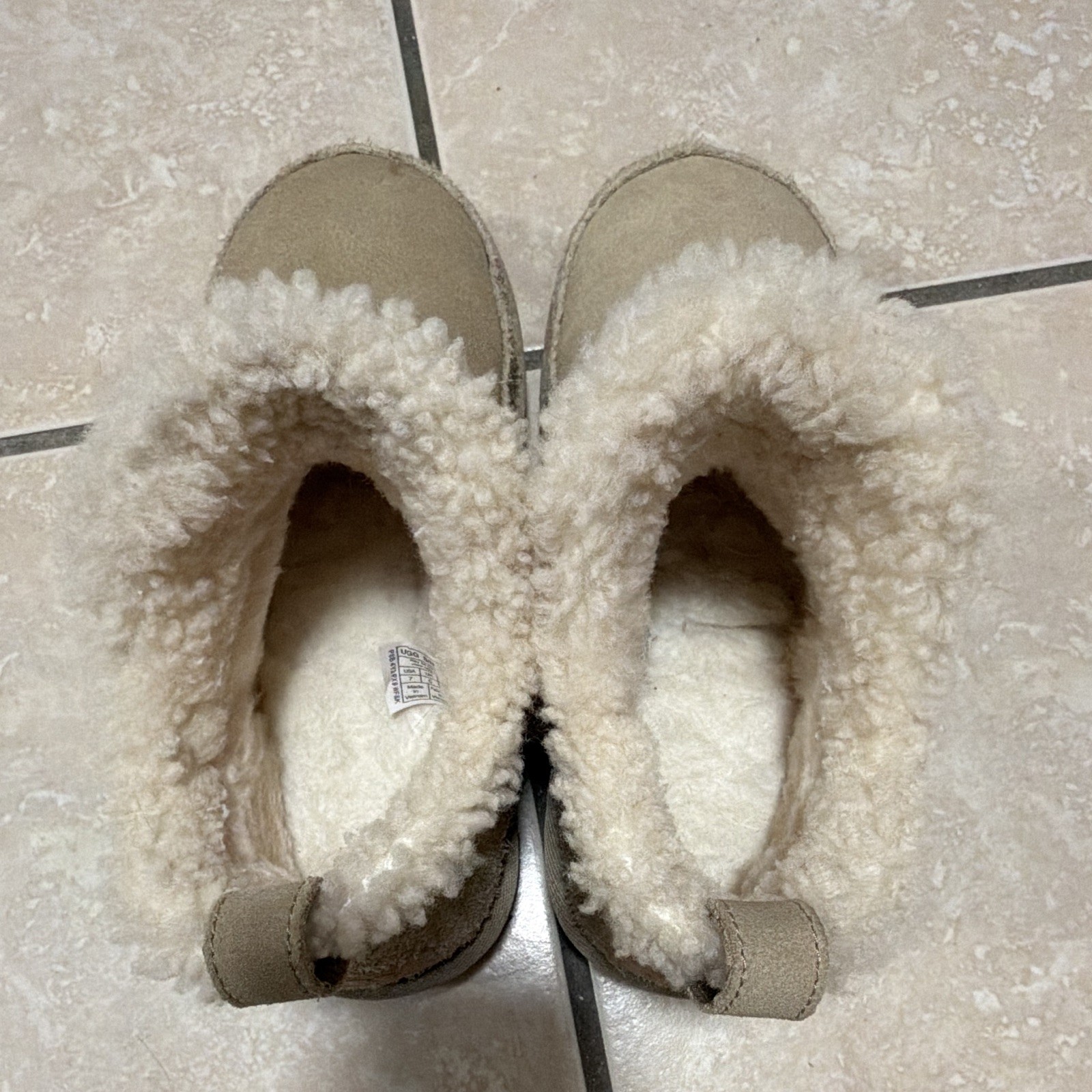UGG Women’s Slip-On Slippers Suede Lined Faux Fur Beige US 7 B Width