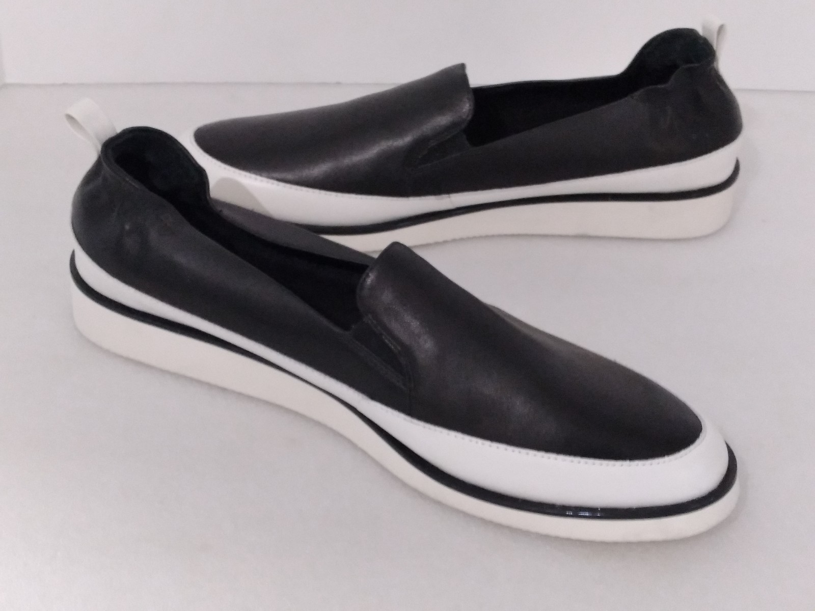 Vaneli Sport Quin Black White Flats Shoes Women’s 11N ~ NEW WITHOUT BOX