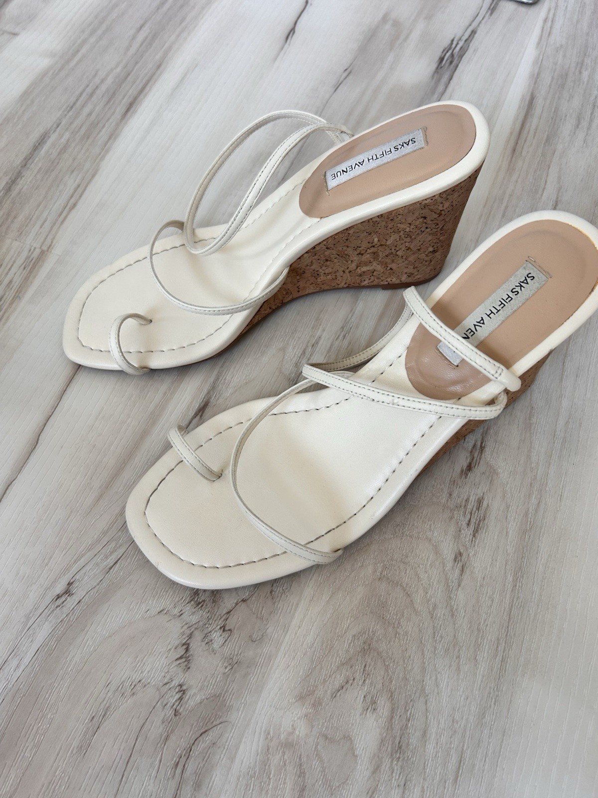 Saks Fifth Ave 38 Ivory Neutral Cream Leather Cork Wedge Toe Ring Sandles 8M