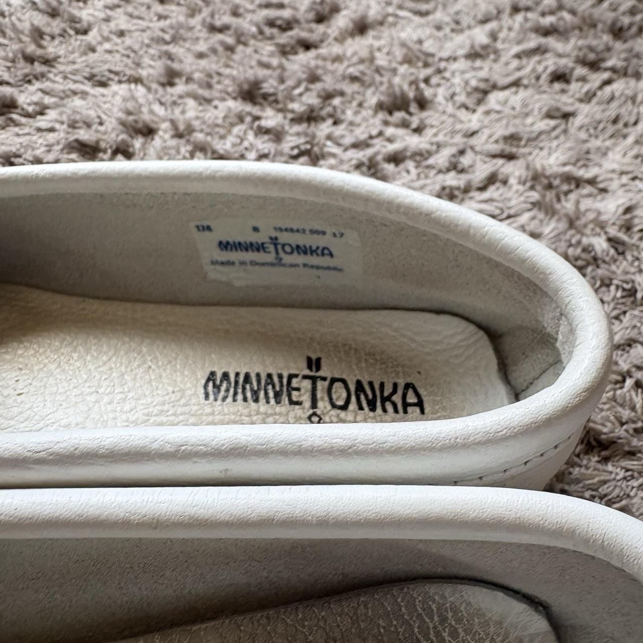 Minnetonka Women’s White Leather Slip-On Moccasin Flats Fringe Beaded US 8