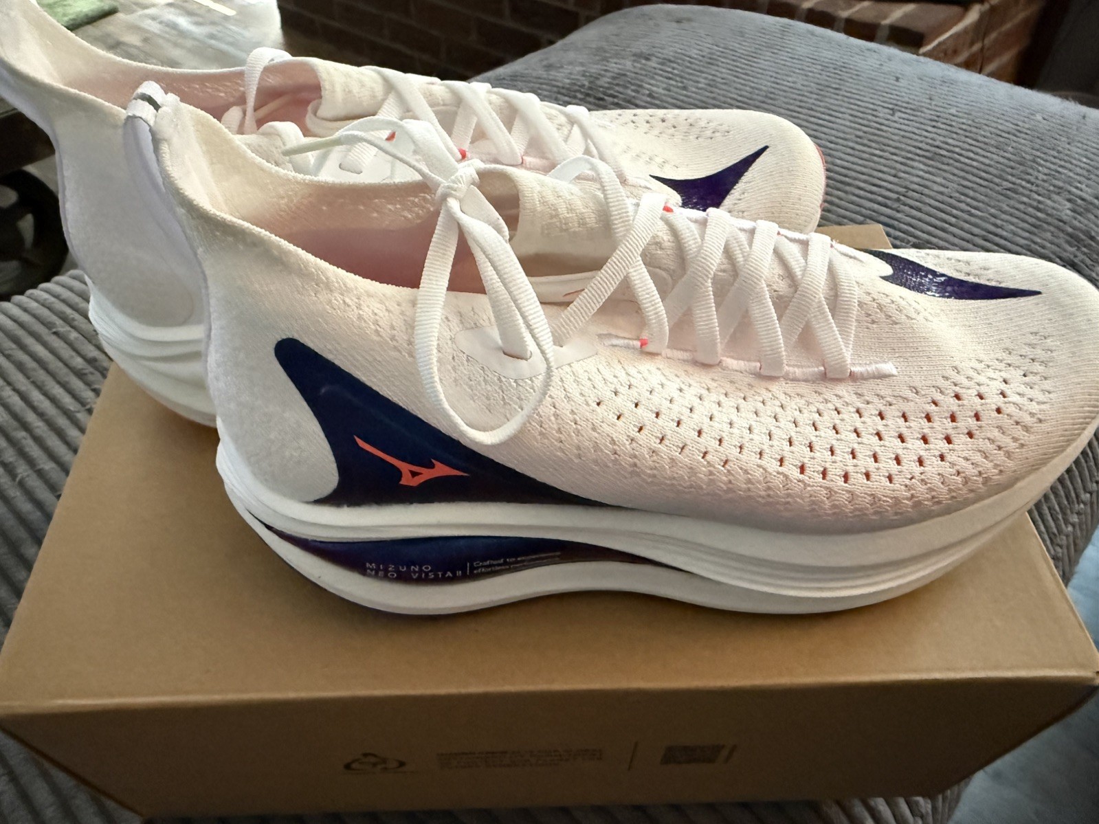 Mizuno Neo Vista 2 Women’s Size 8 White/Purple Brand New In Box