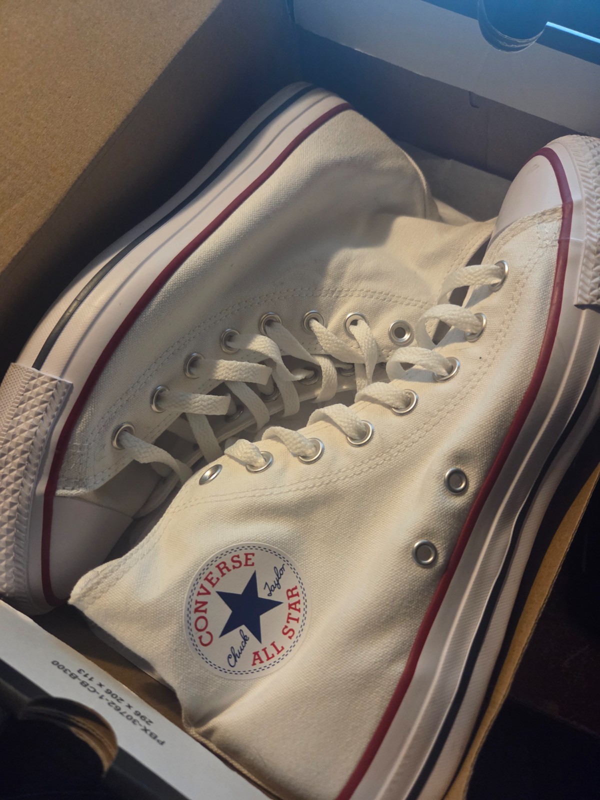 CONVERSE Chuck Taylor Unisex Hightop Sneakers 8men/10women