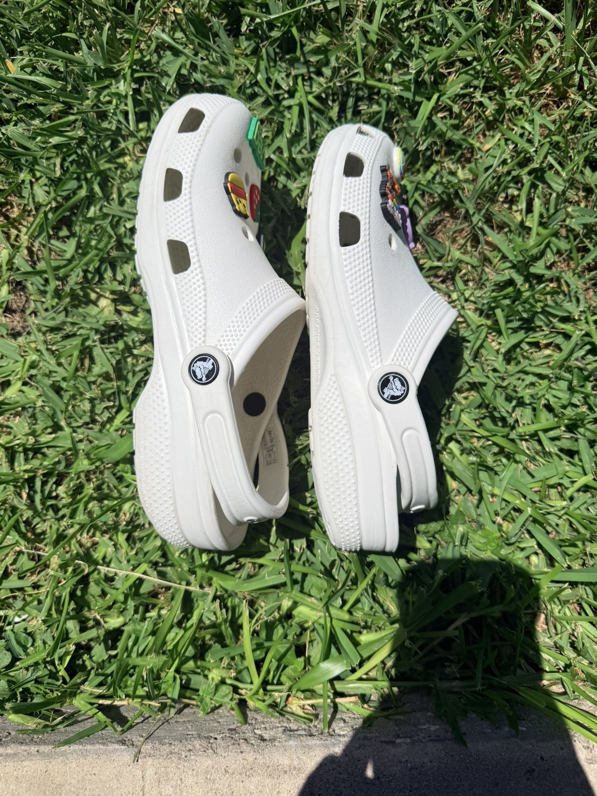 Crocs Classic Clogs Unisex Slip On Men’s 6 Women’s 8 White jibbitz Included