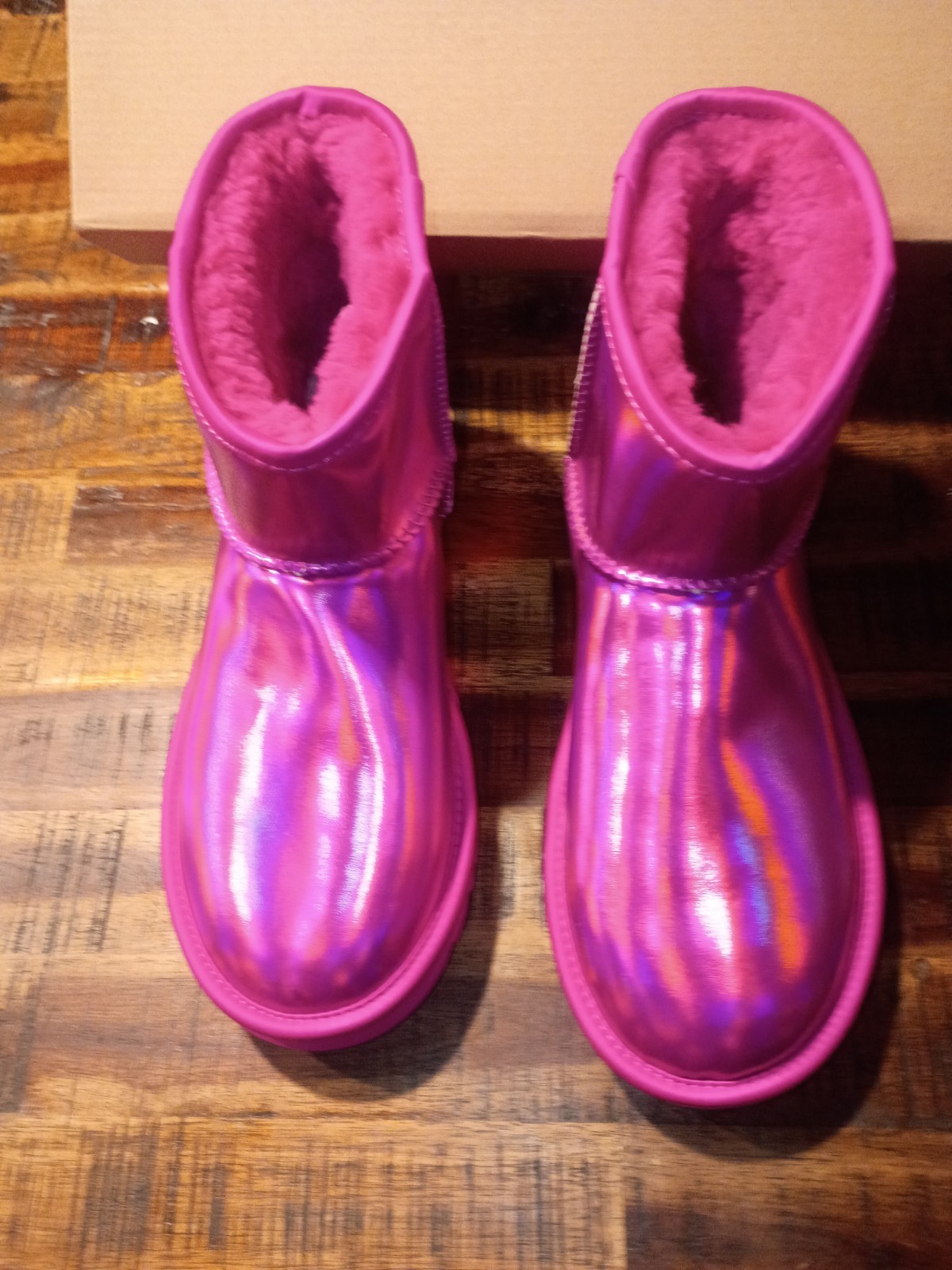 Women’s UGG AUSTRALIA Classic Mini Iridescent Pink Boots Women’s Sz 7 New 🎁!!