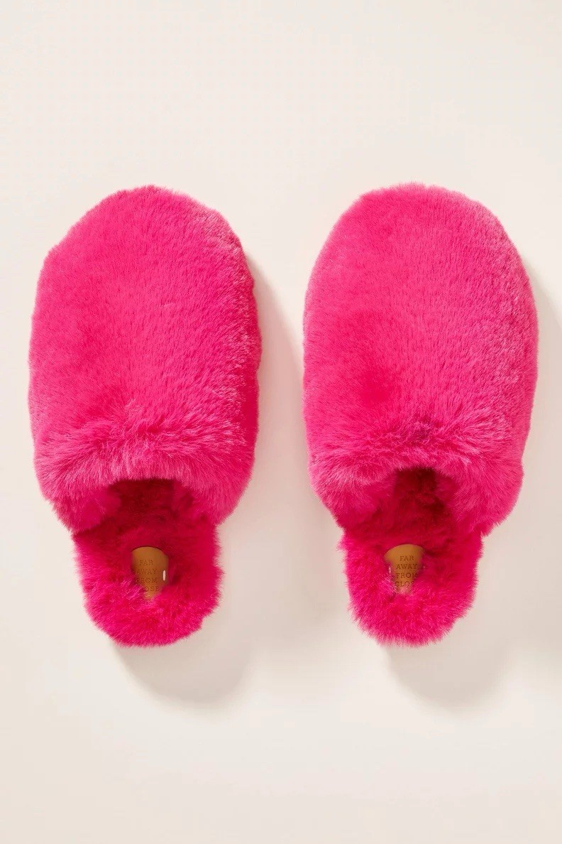 Anthropologie Margot Faux Fur Slippers Size Medium / Large Hot Pink 40’s Retro