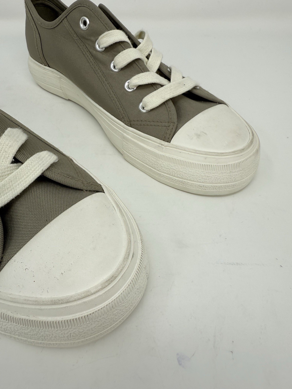 H&M Womens Shoe Size 7 Taupe (Brownish Gray) Canvas Lace Up Sneakers New *Flaw