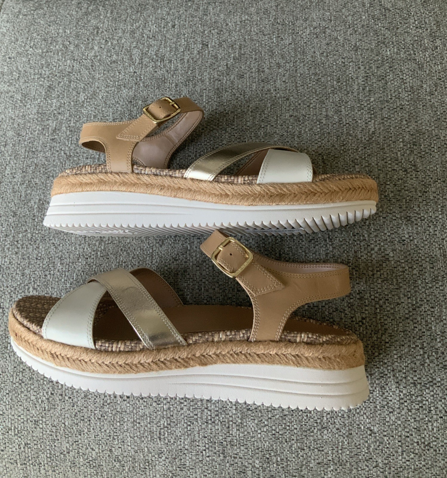 Vionic Women’s Mar Ankle Straps Heeled Sandal 9.5 Camel Gold White