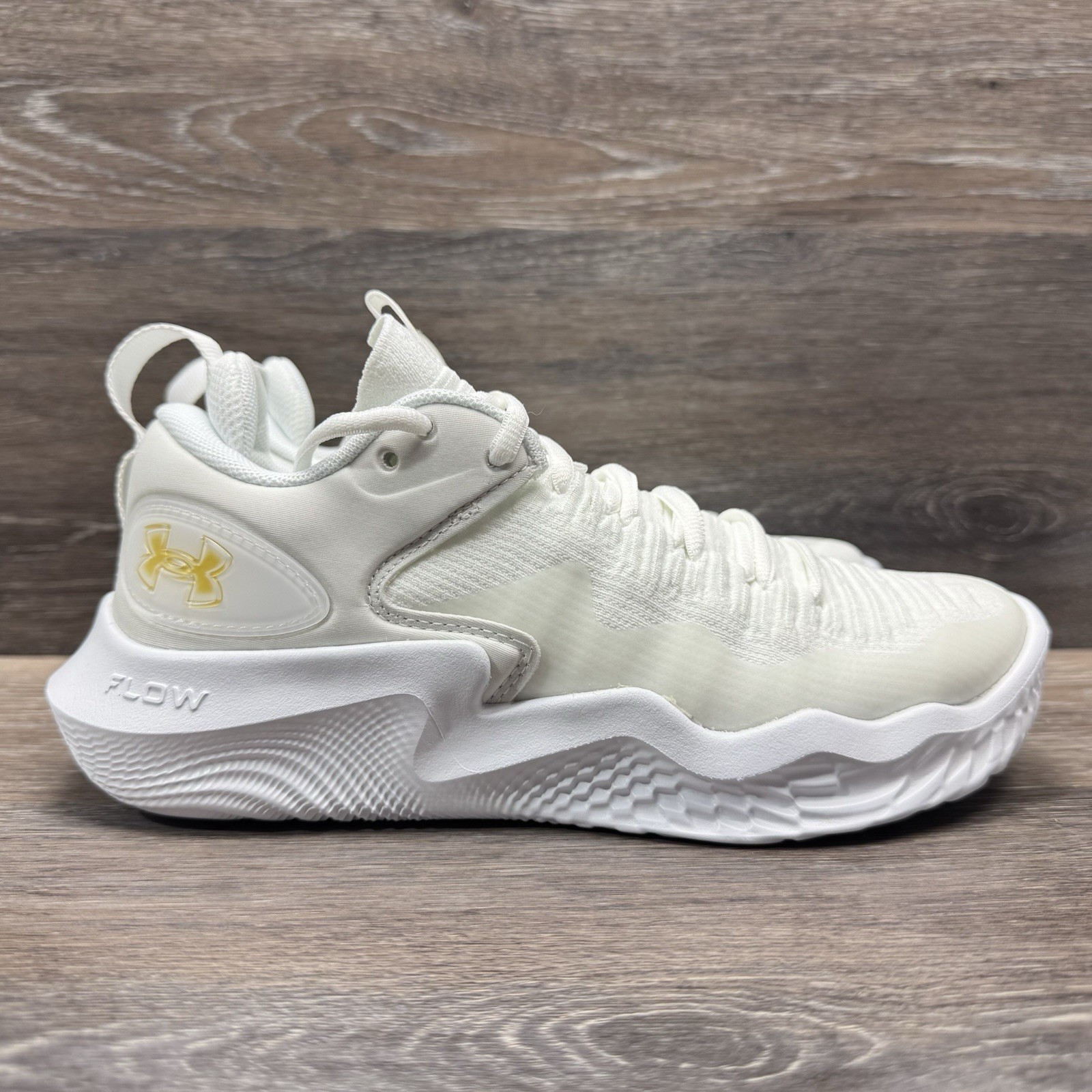 Under Armour Flow Ace Volleyball Shoes Women Size 7 White Sneakers lace up court