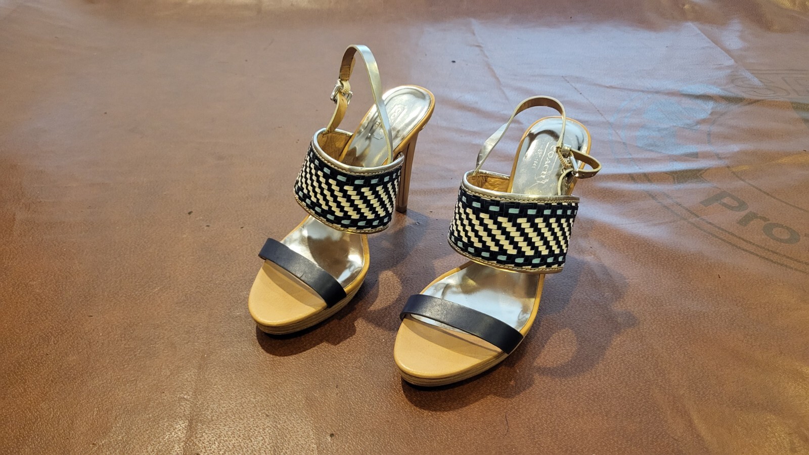 Coach Steffi Blue Tan And Silver Slingback sandal Pump SZ 9.5 4″ HEEL, EUC!