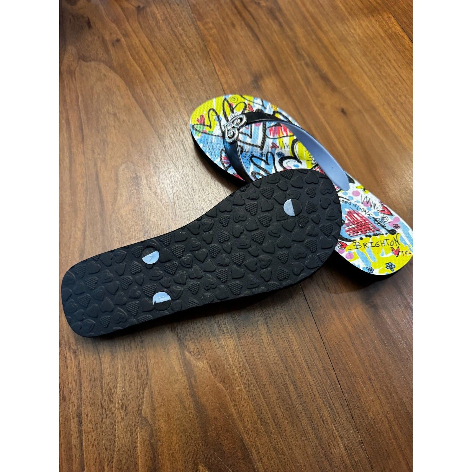 Brighton Think Love Flip Flops Womens Size 7 Heart Art Print Silver Logo Sandals