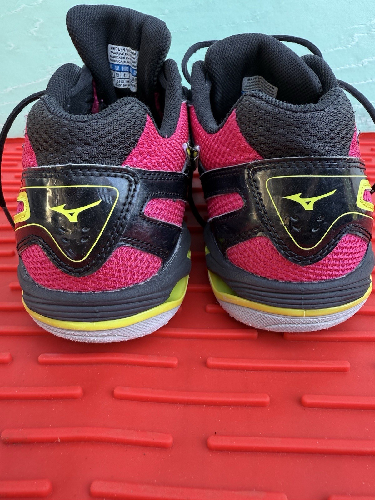Mizuno Wave Bolt 2 Running Shoes Sneakers Womens Size 10 Lightweight Sneakers.