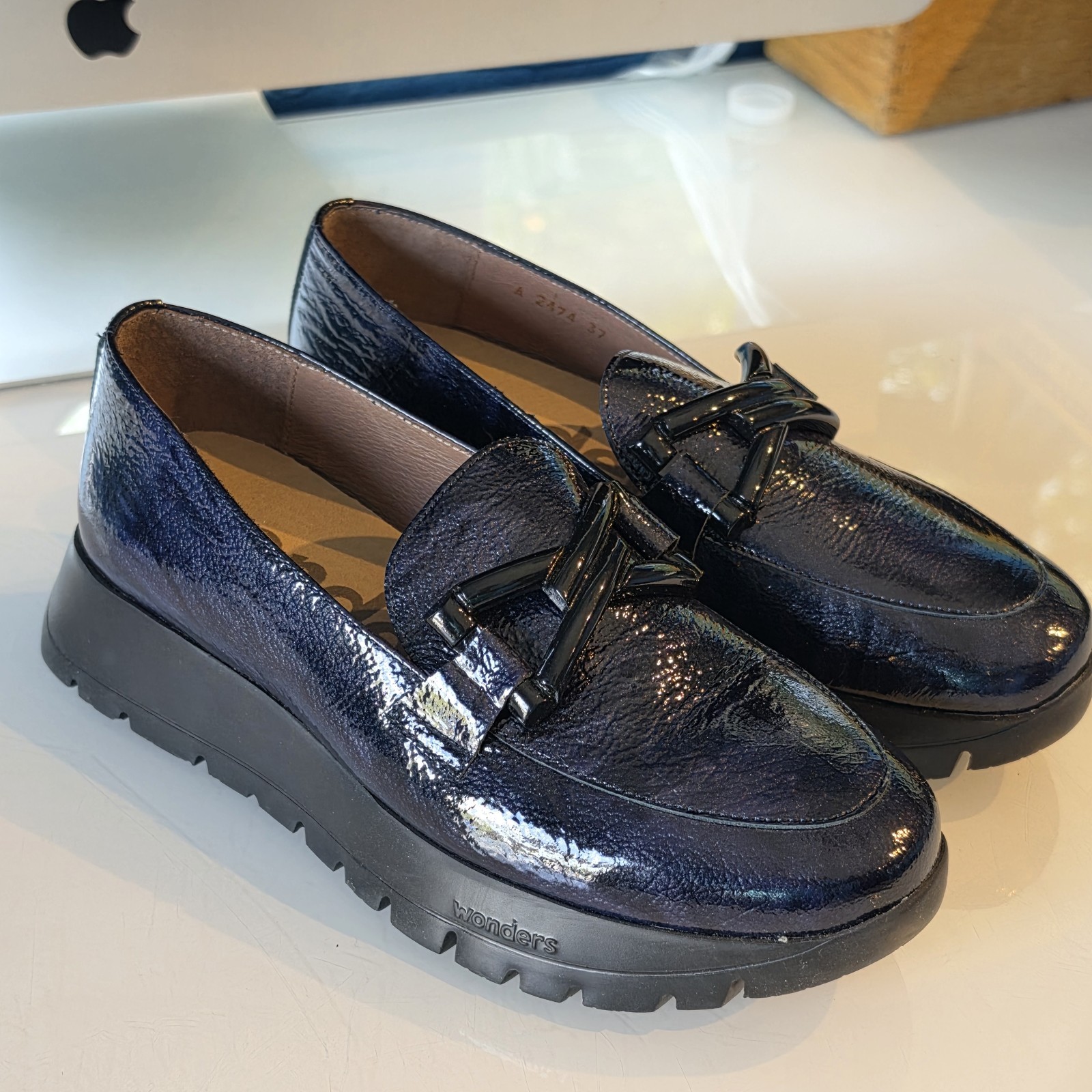 Wonders A-2474 Women’s Metallic Navy Patent Leather Loafers EU 37 US 6.5-7 Spain